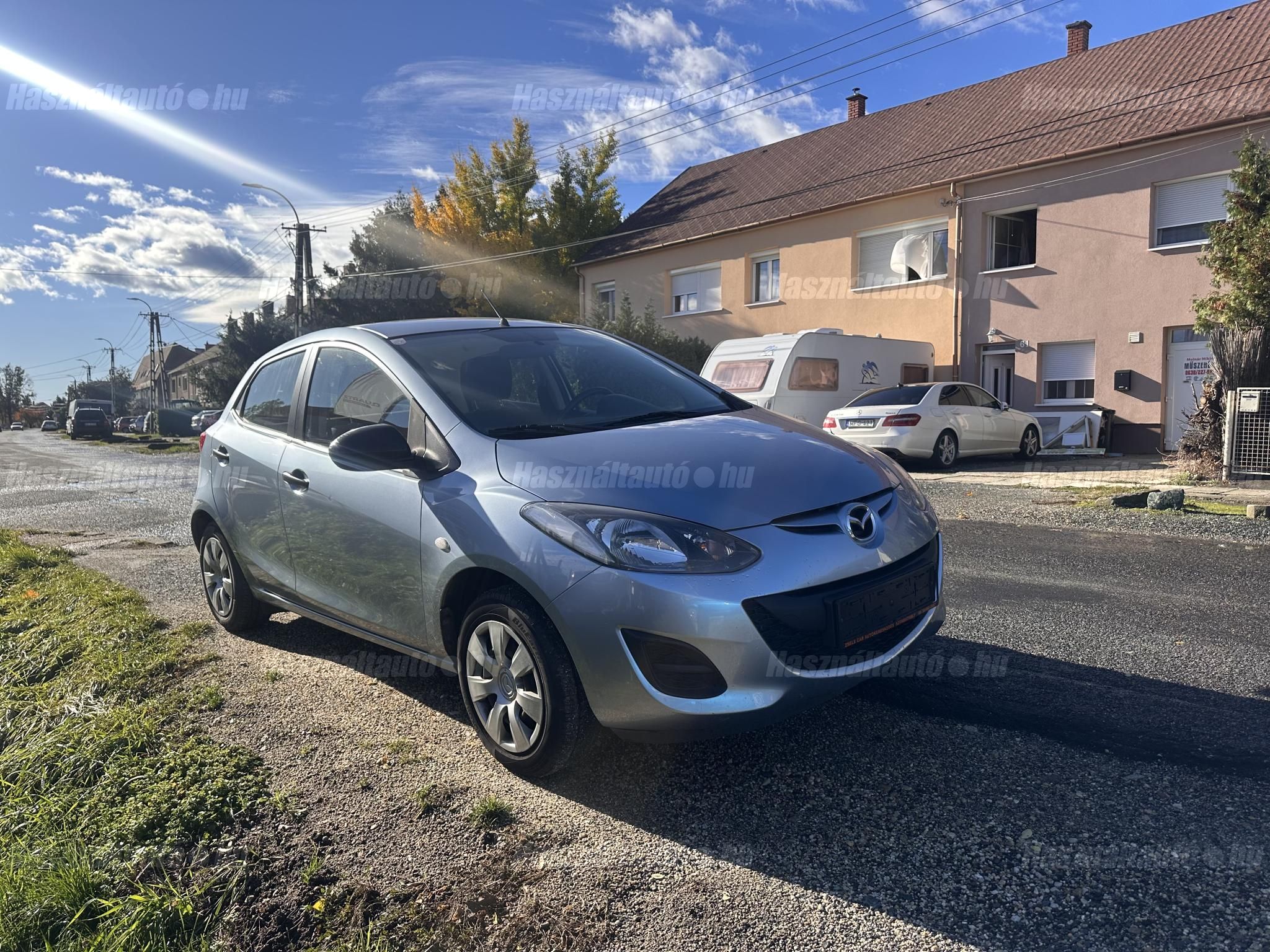 MAZDA 2 2013/8 - 1