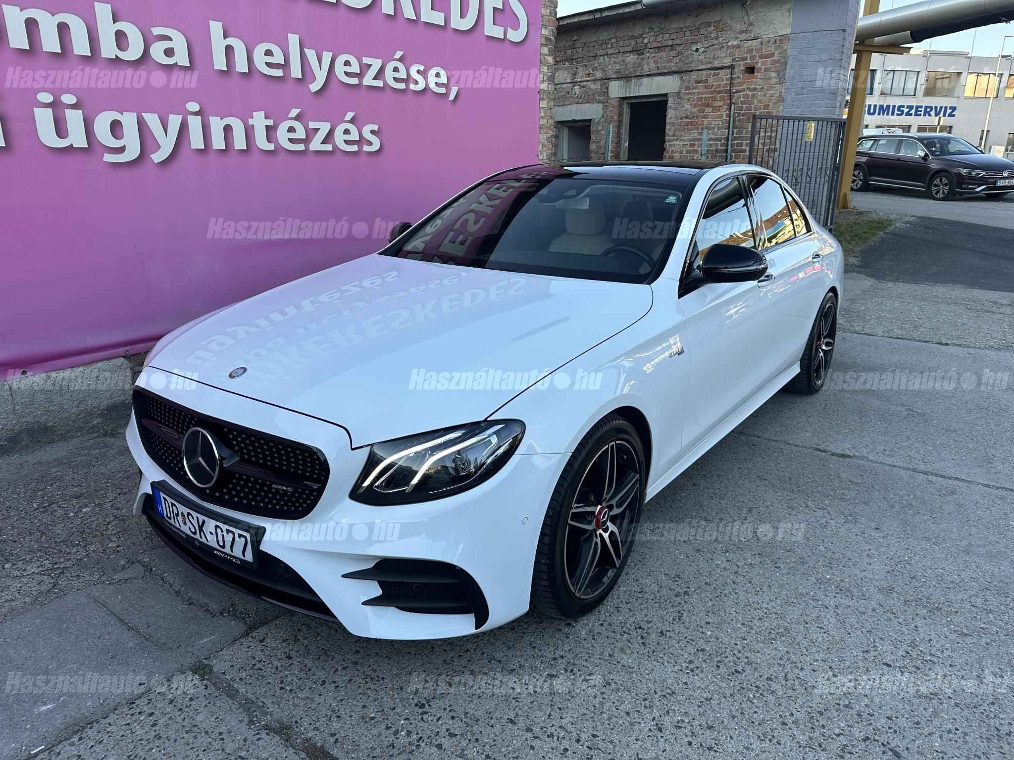 MERCEDES-BENZ E-OSZTÁLY 2016/6 - 1