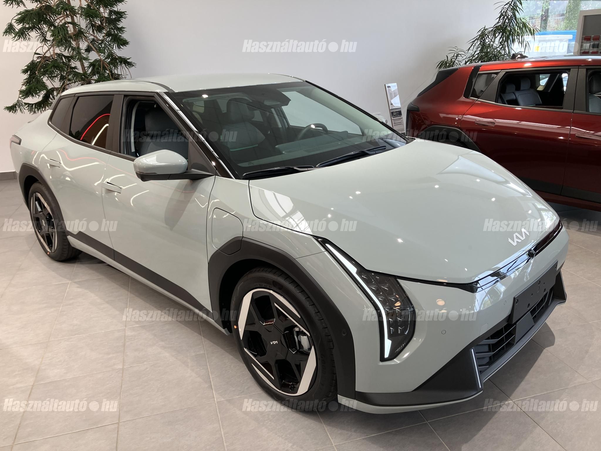 KIA EV4 2025/10 - 1