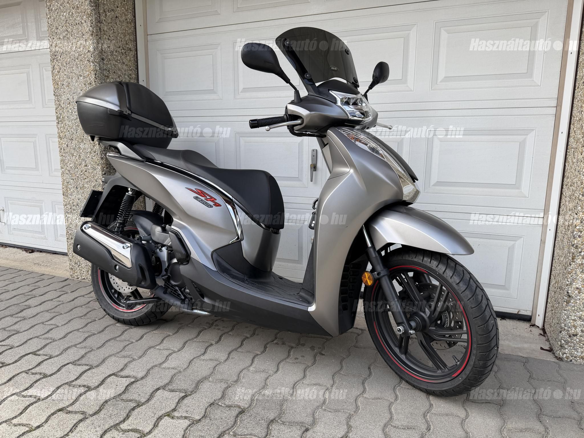 Eladó HONDA SH 300 279 cm³ (2018) Motorkerékpár