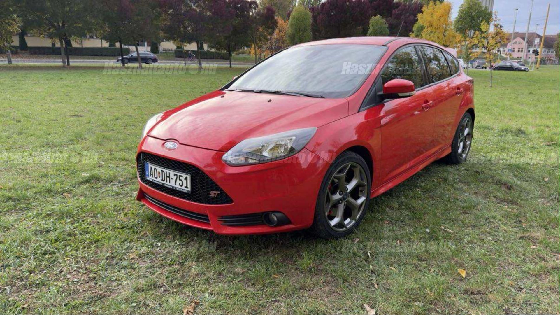 FORD FOCUS 2014/6 - 1