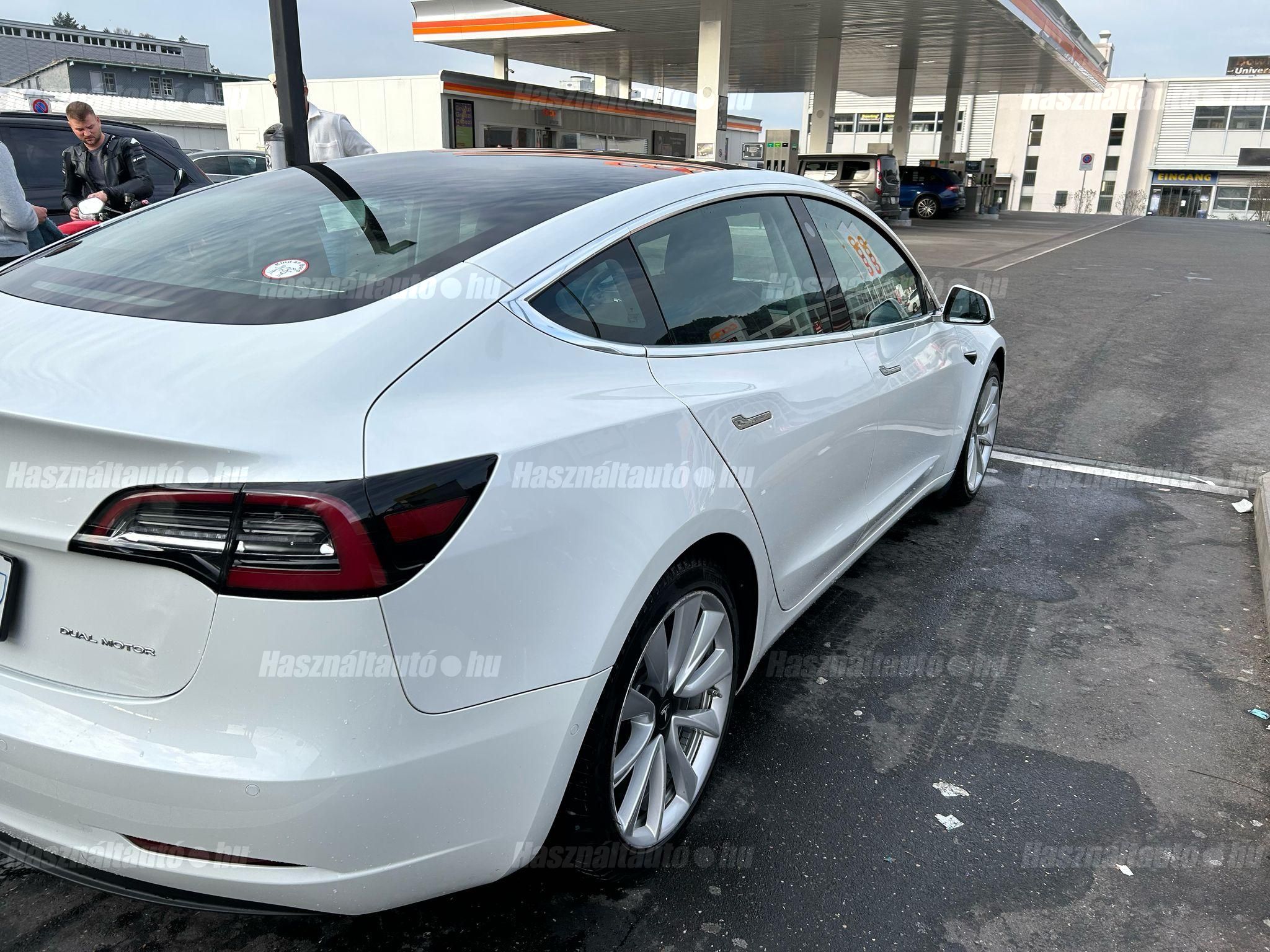 TESLA MODEL 3 2020/9 - 1
