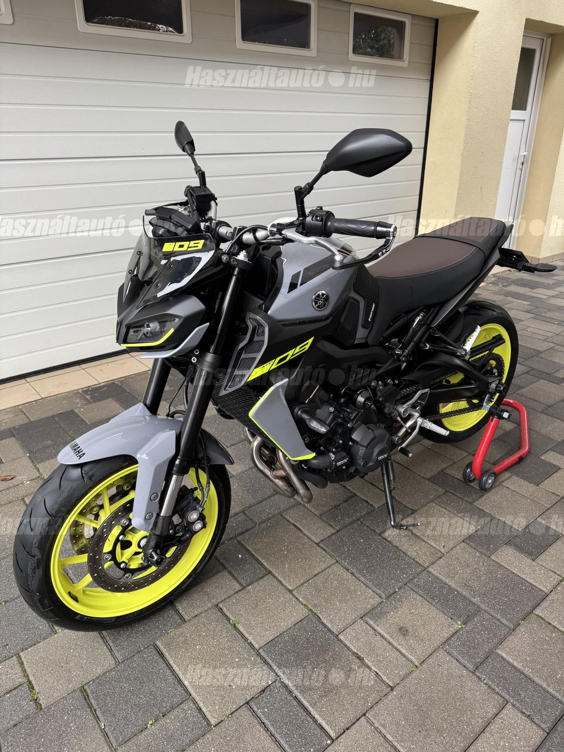 YAMAHA MT-09 2017/8 - 1