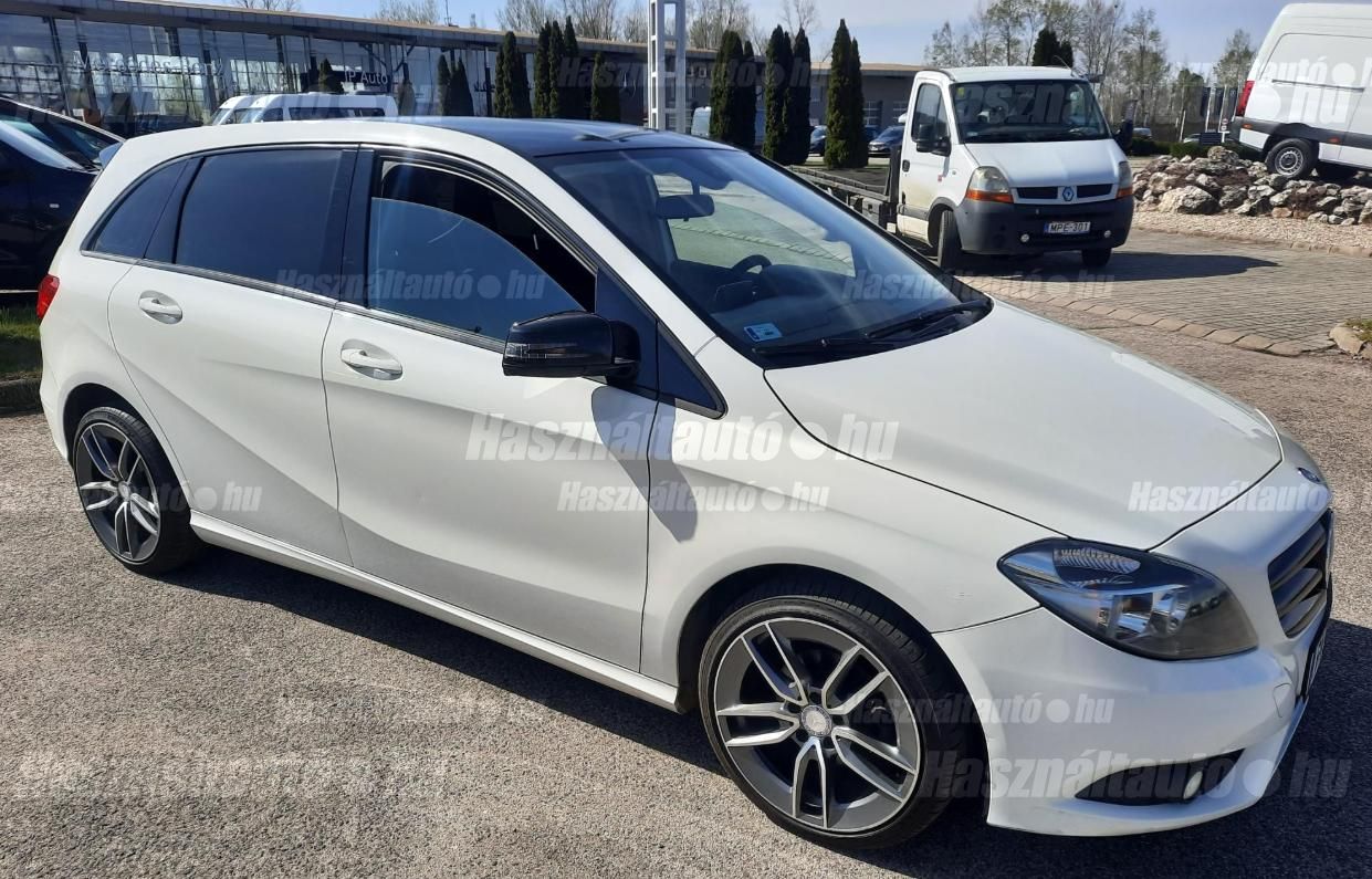 MERCEDES-BENZ B 180 2012/8 - 1