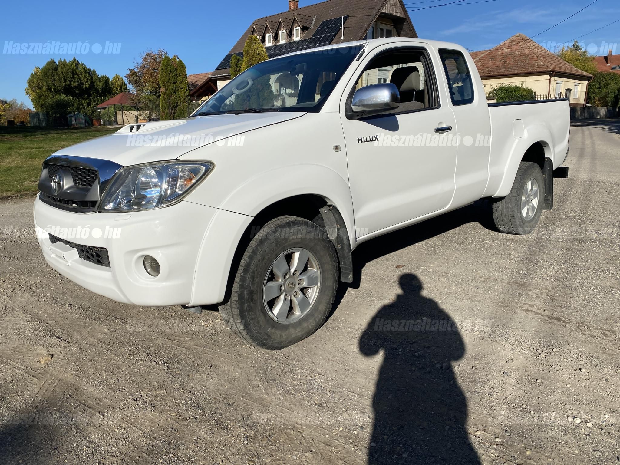 TOYOTA HILUX 2011 - 1