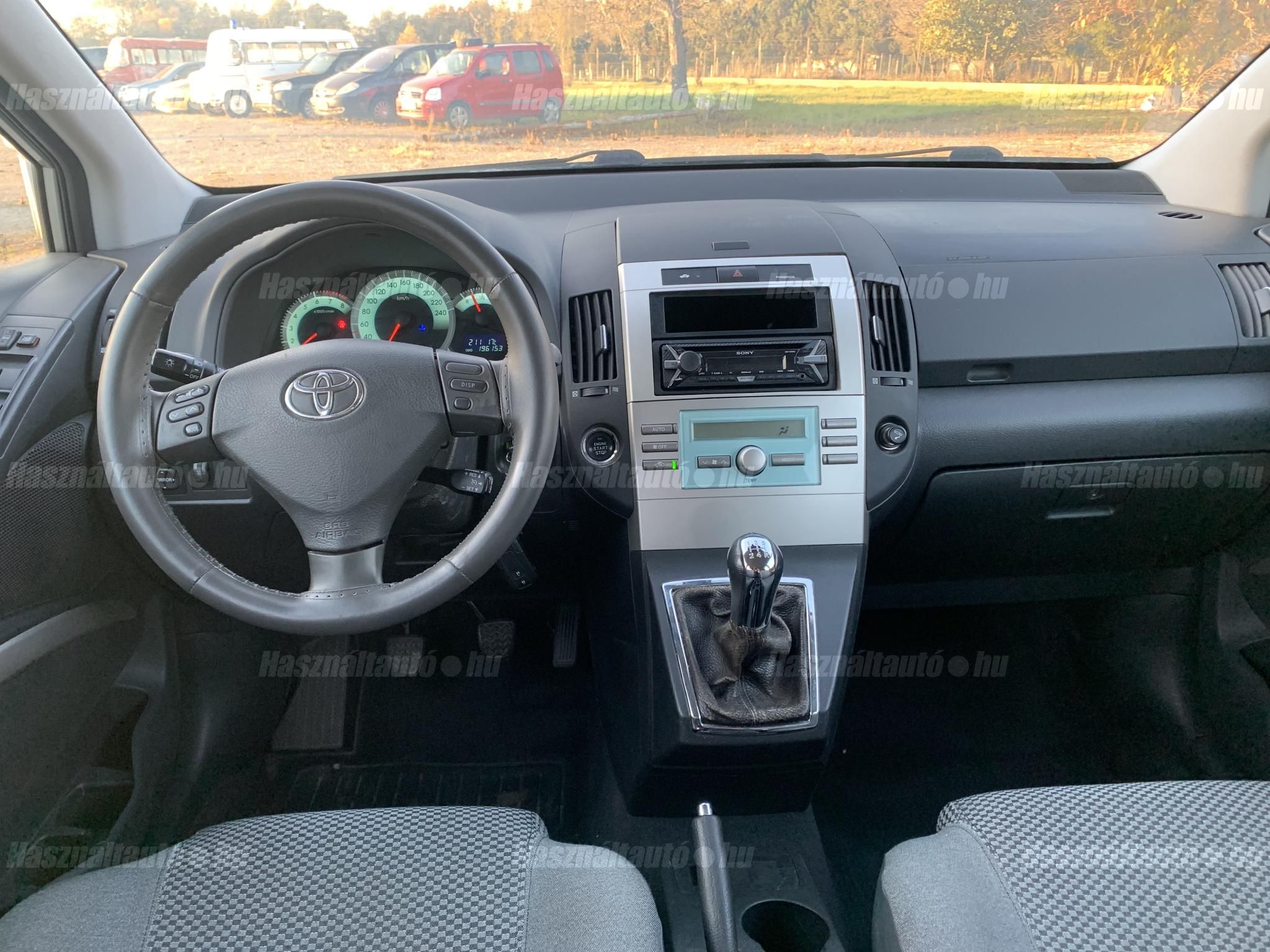 TOYOTA COROLLA VERSO 2005/6 - 1