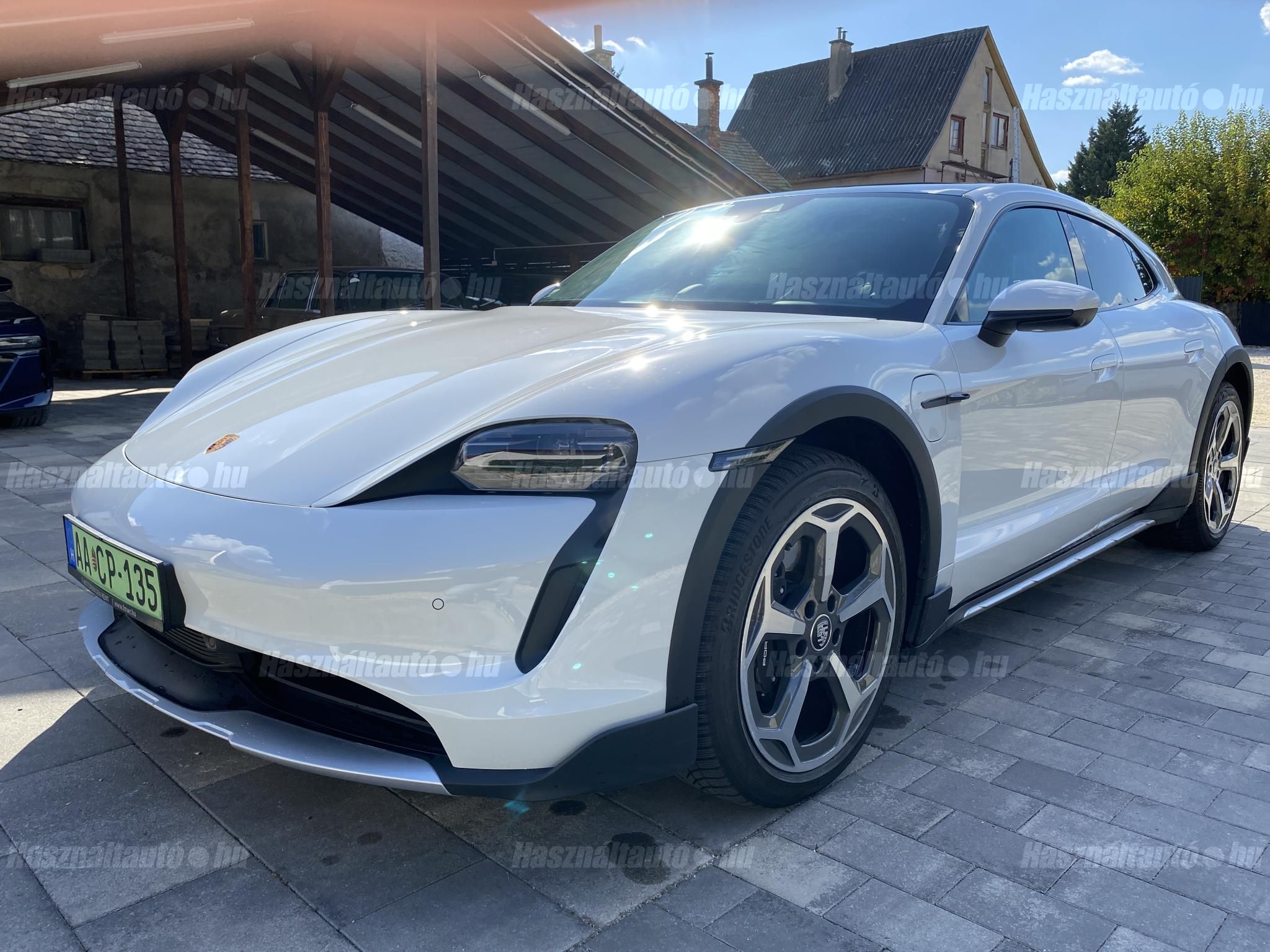 PORSCHE TAYCAN 2022 - 1