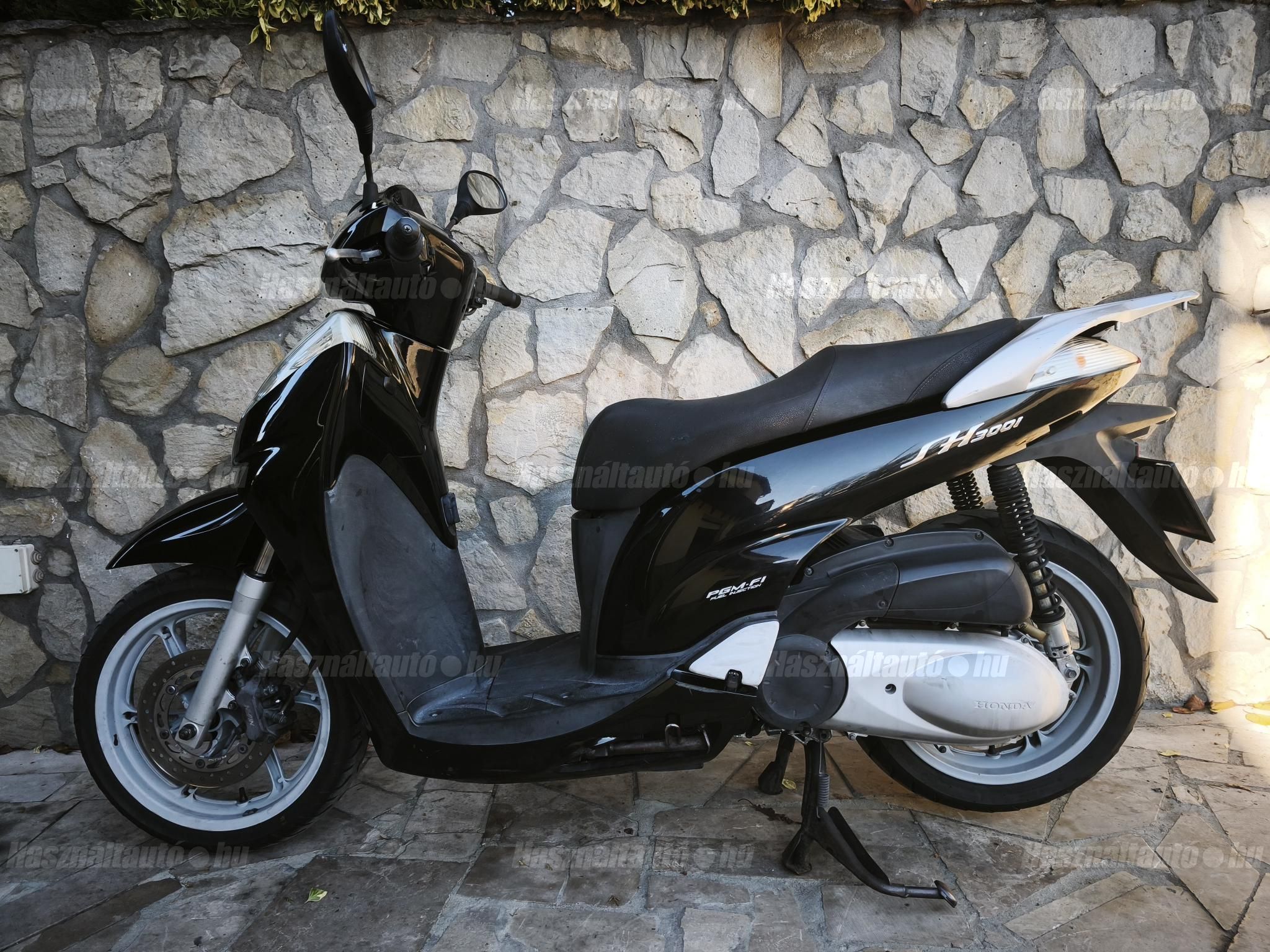 Eladó HONDA SH 300 279 cm³ (2007) Motorkerékpár