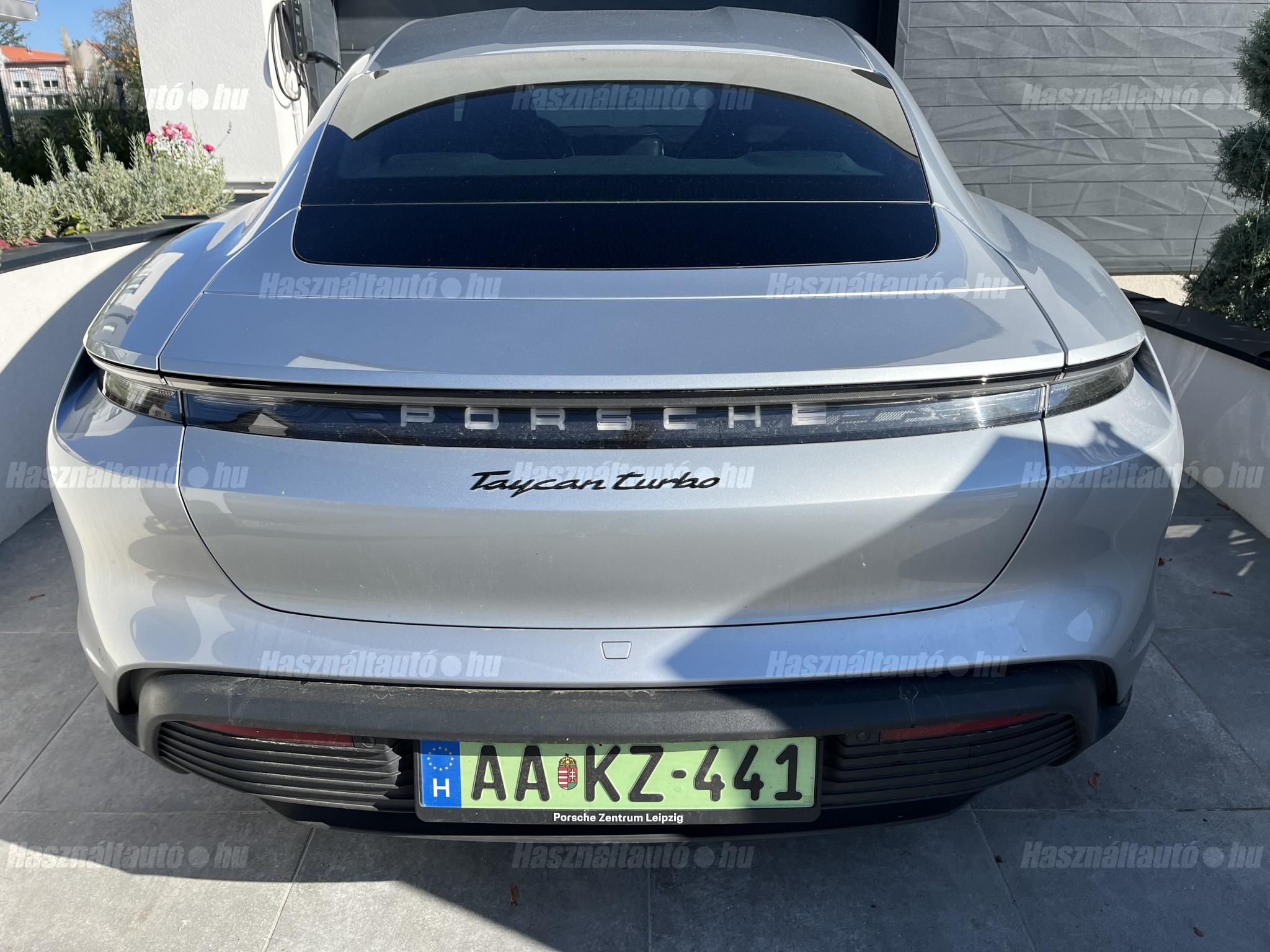 PORSCHE TAYCAN 2021/6 - 1