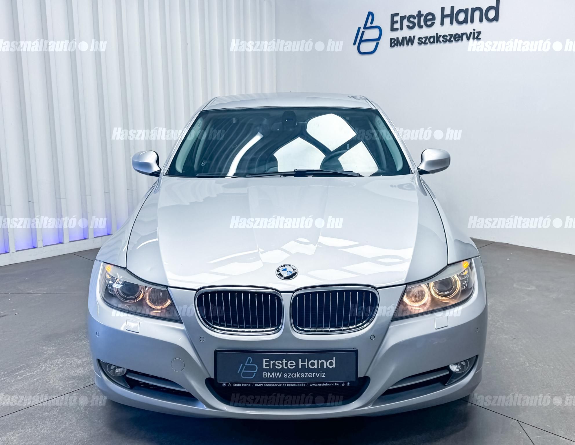 BMW 318 2010/10 - 1