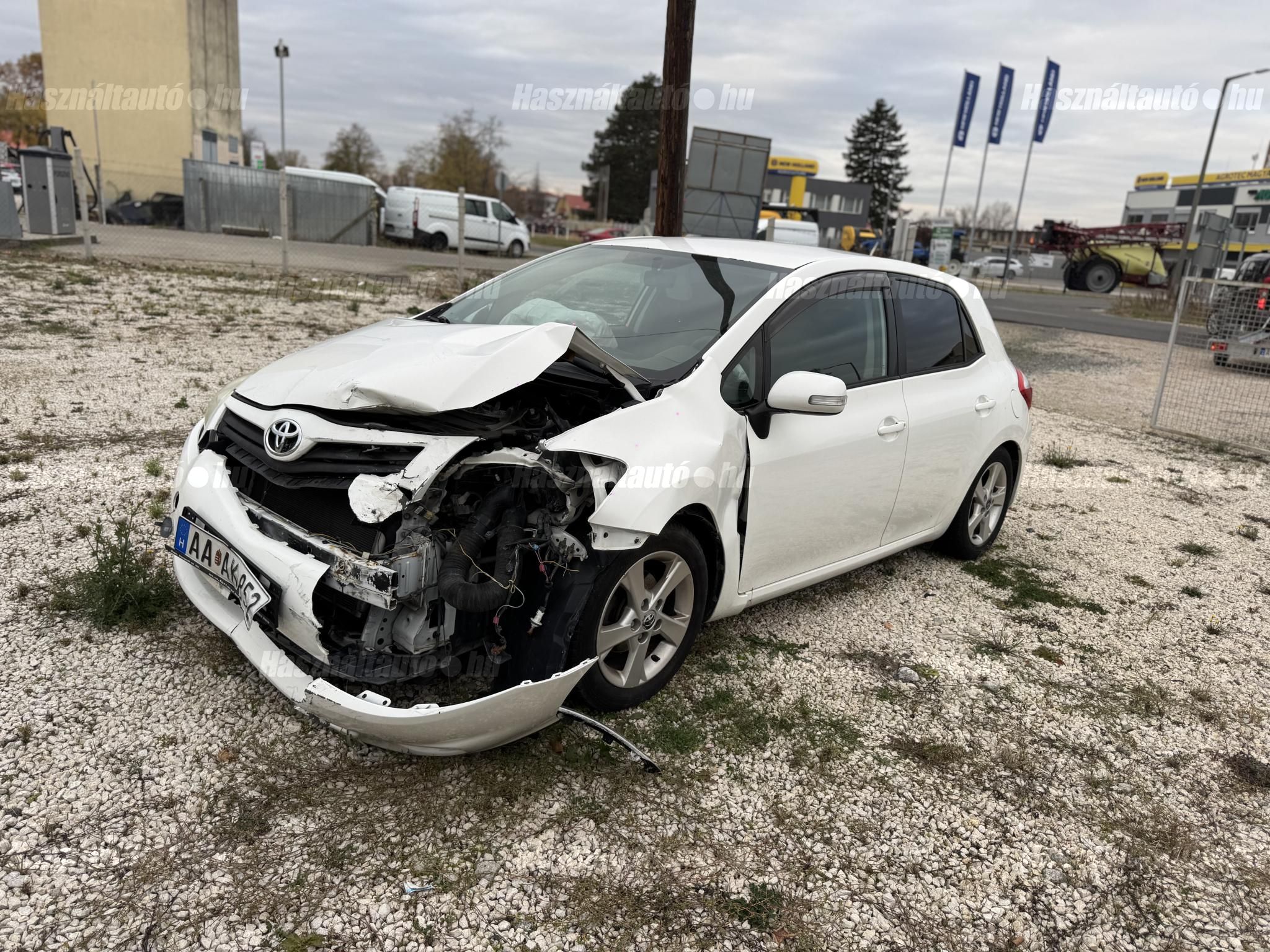 TOYOTA AURIS 2012/4 - 1