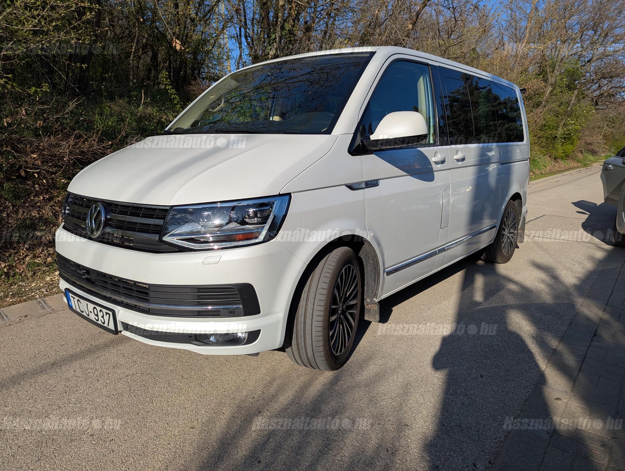 IXO Volkswagen T6 Multivan 1/43 Rouge Et Blanc – Bulli VW 2015, Miniature Neuve