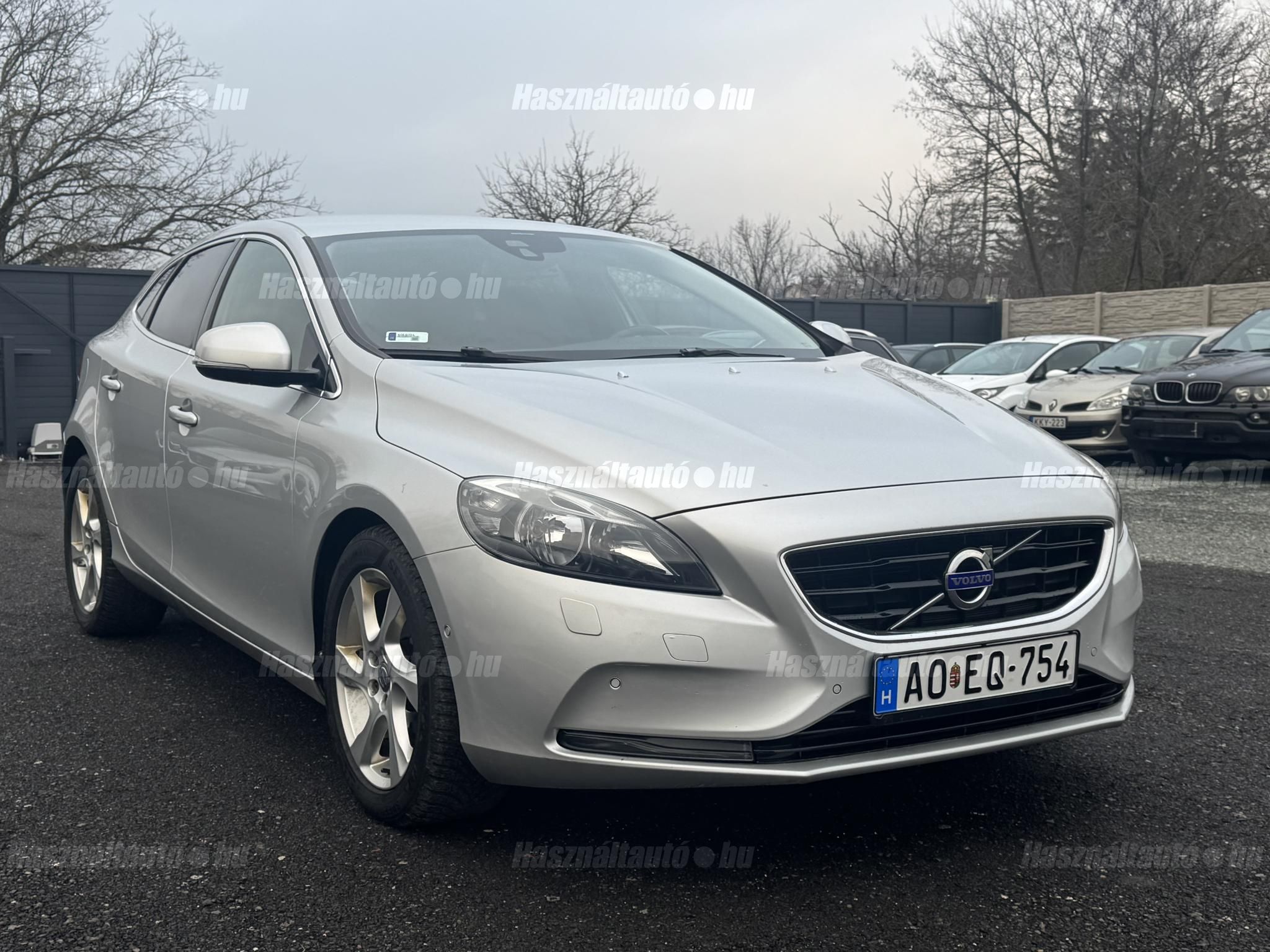 VOLVO V40 2012/9 - 1