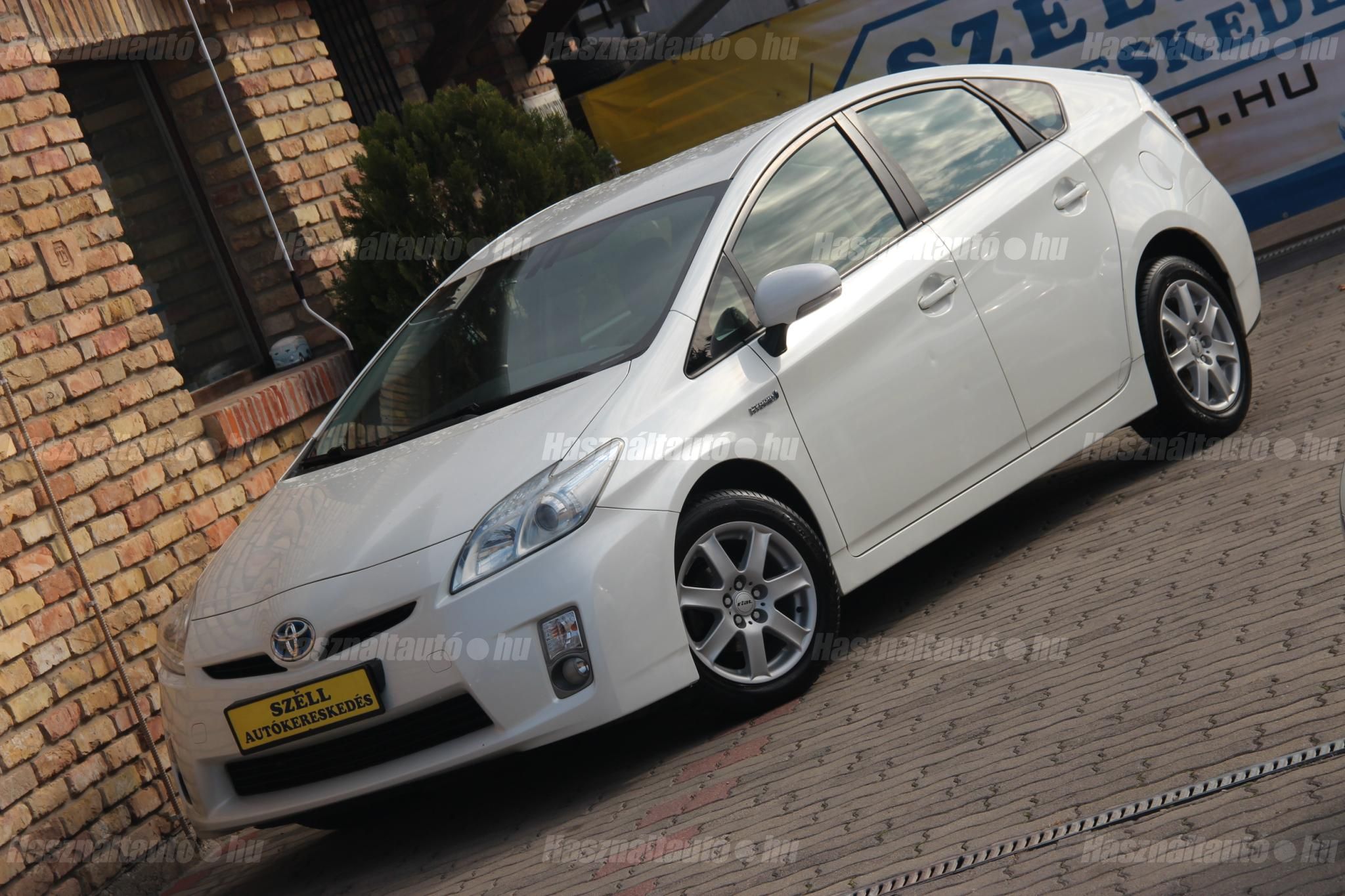 TOYOTA PRIUS 2012/3 - 1
