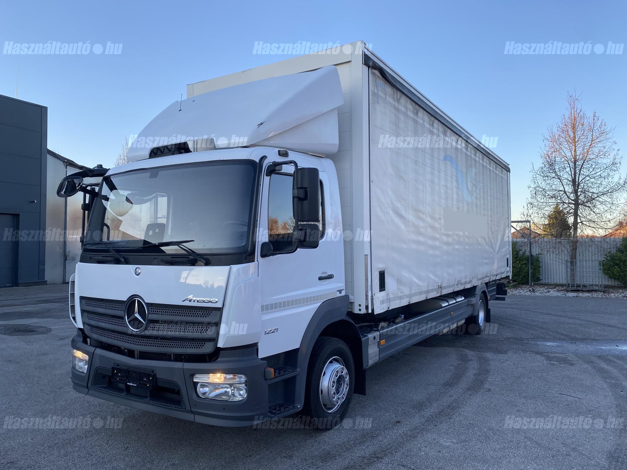 MERCEDES-BENZ 2017/3 - 1