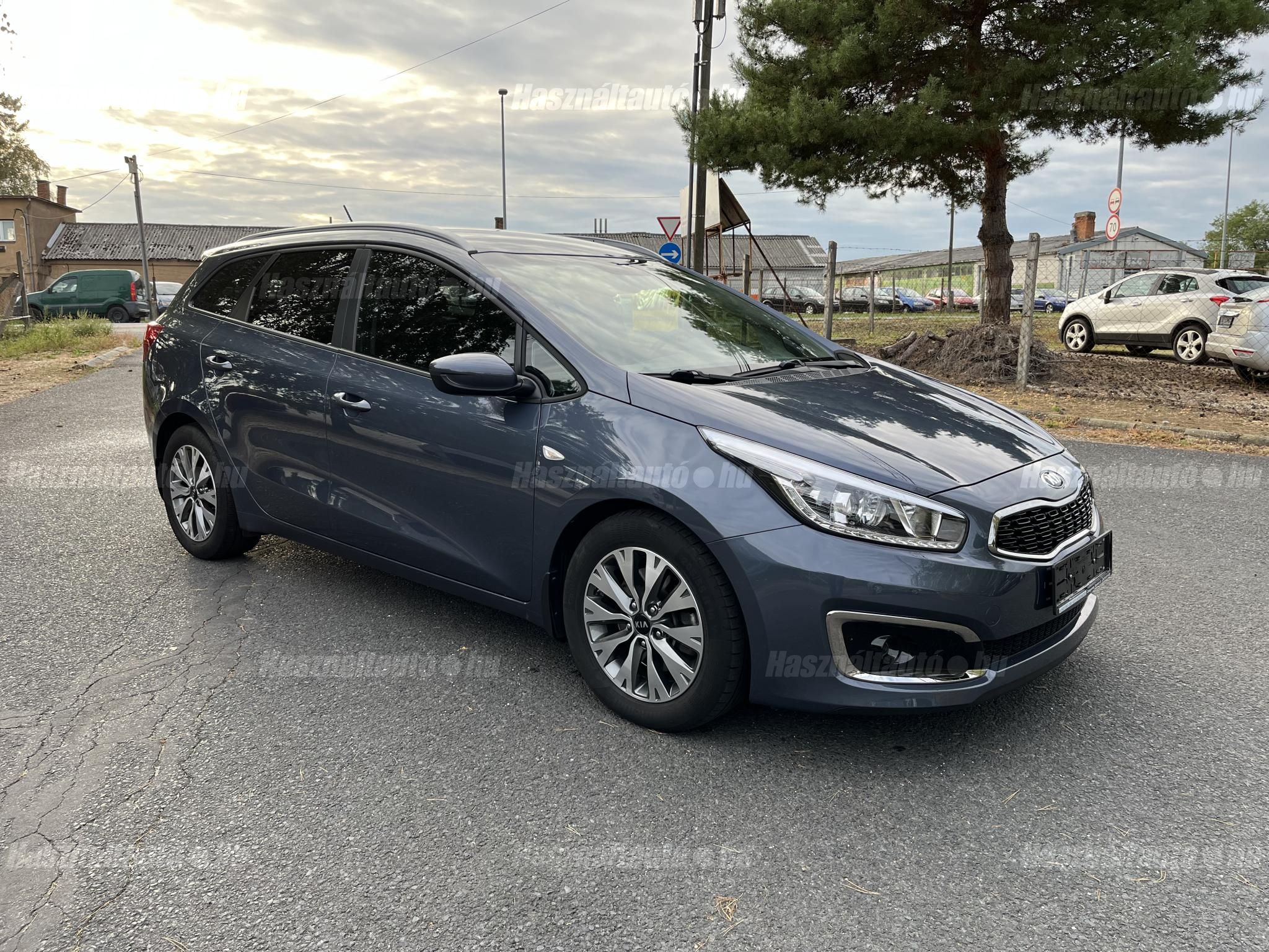 KIA CEE'D 2015/12 - 1