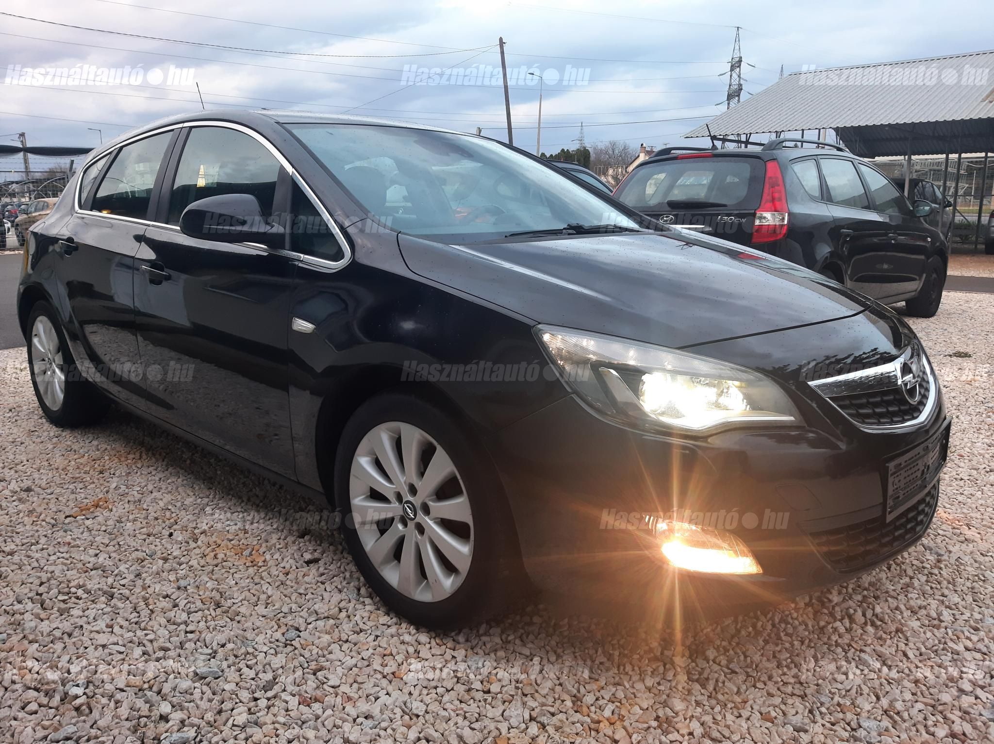 OPEL ASTRA J 2010/3 - 1