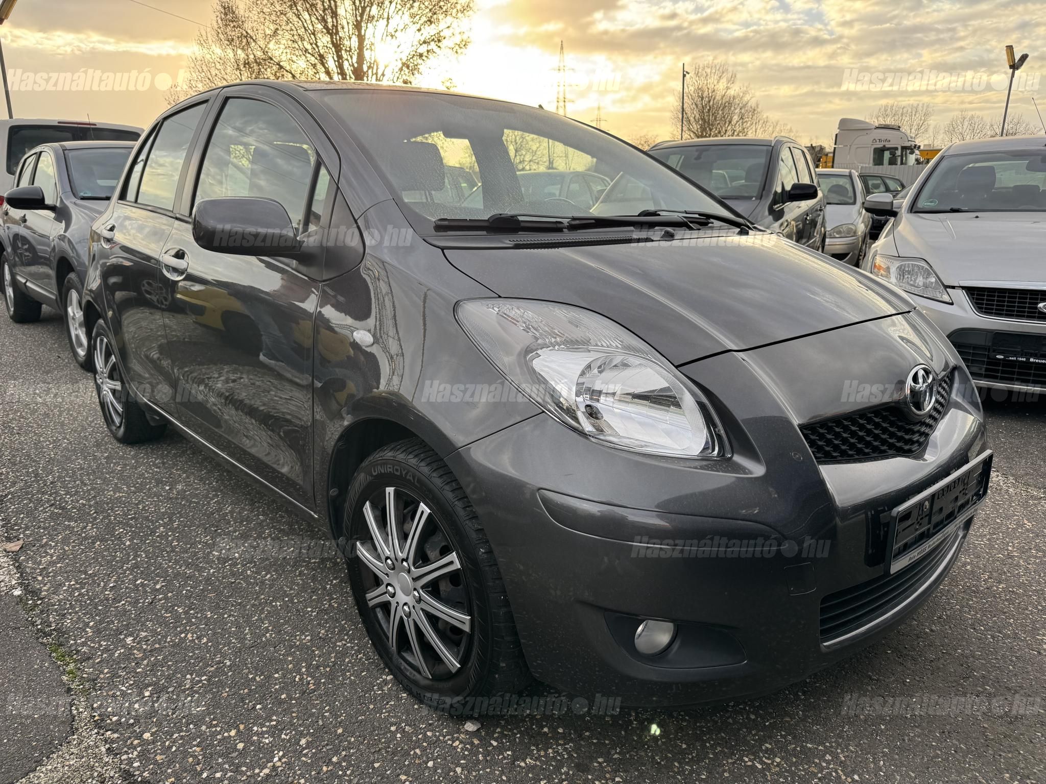 TOYOTA YARIS 2010/3 - 1