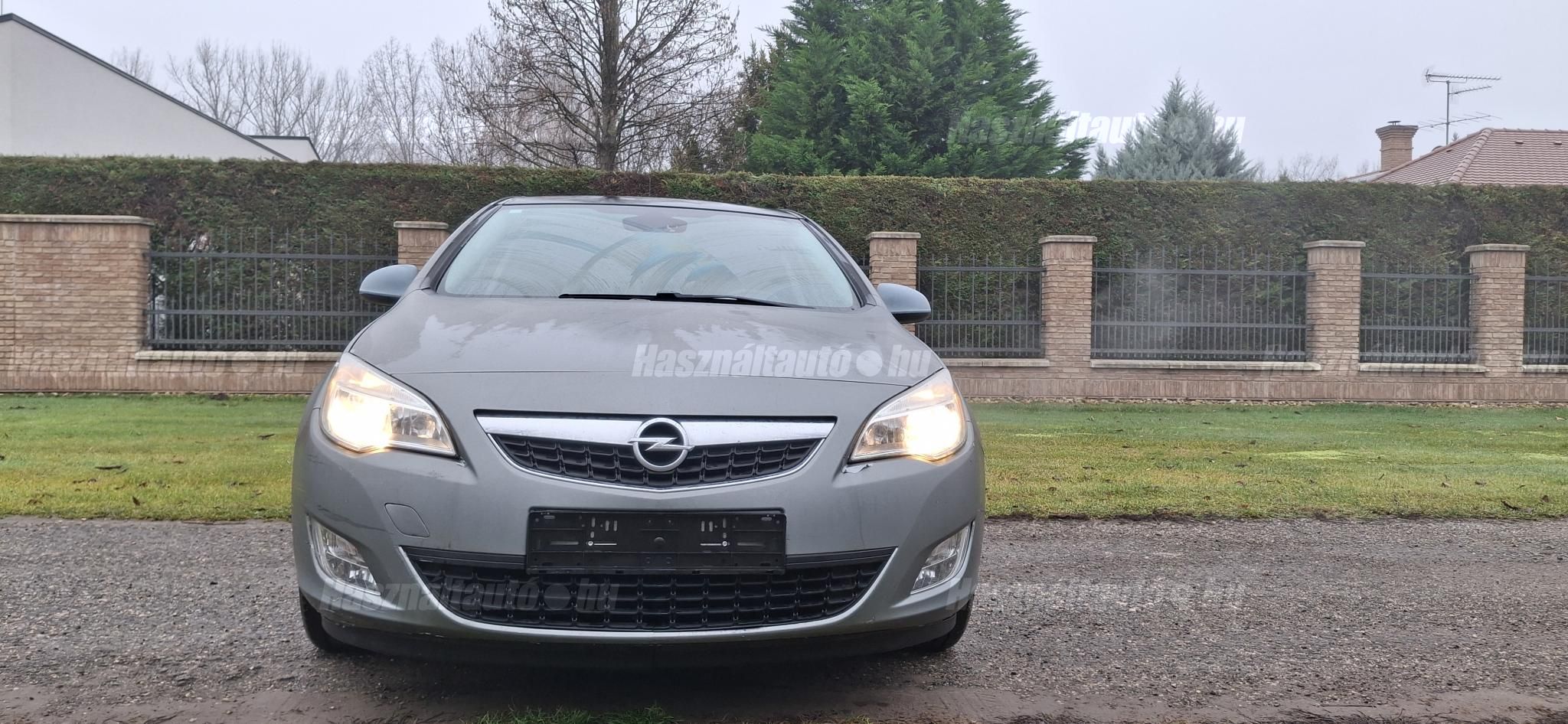OPEL ASTRA J 2010/8 - 1