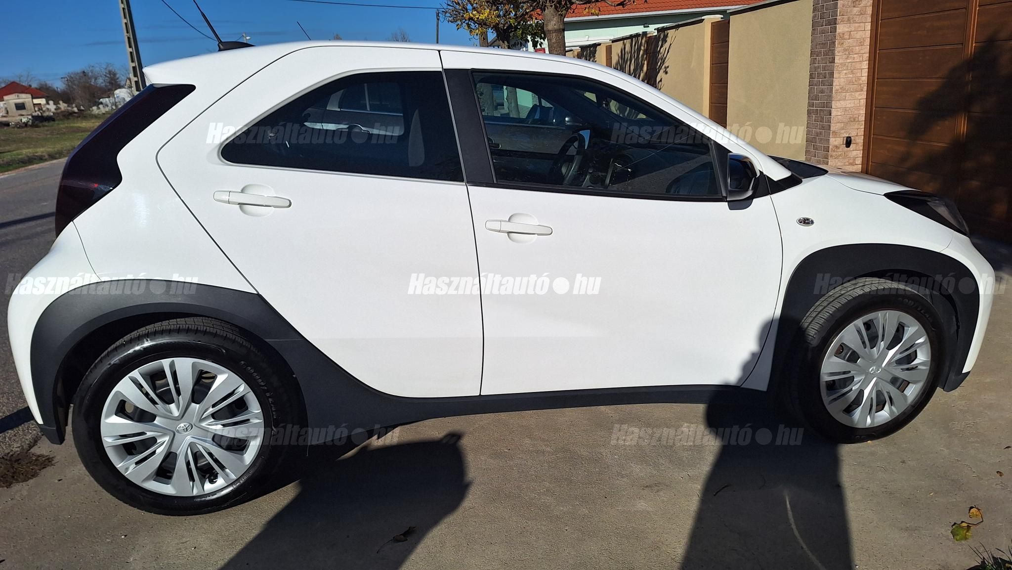 TOYOTA AYGO 2023/10 - 1