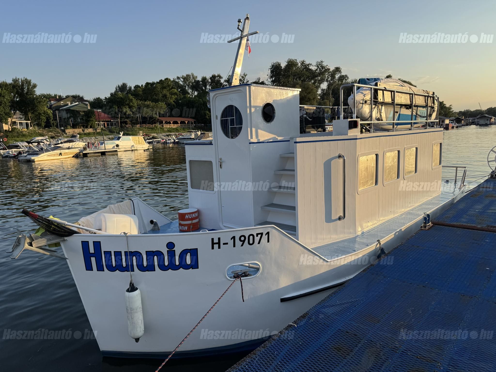 HOUSEBOAT 2000/8 - 1