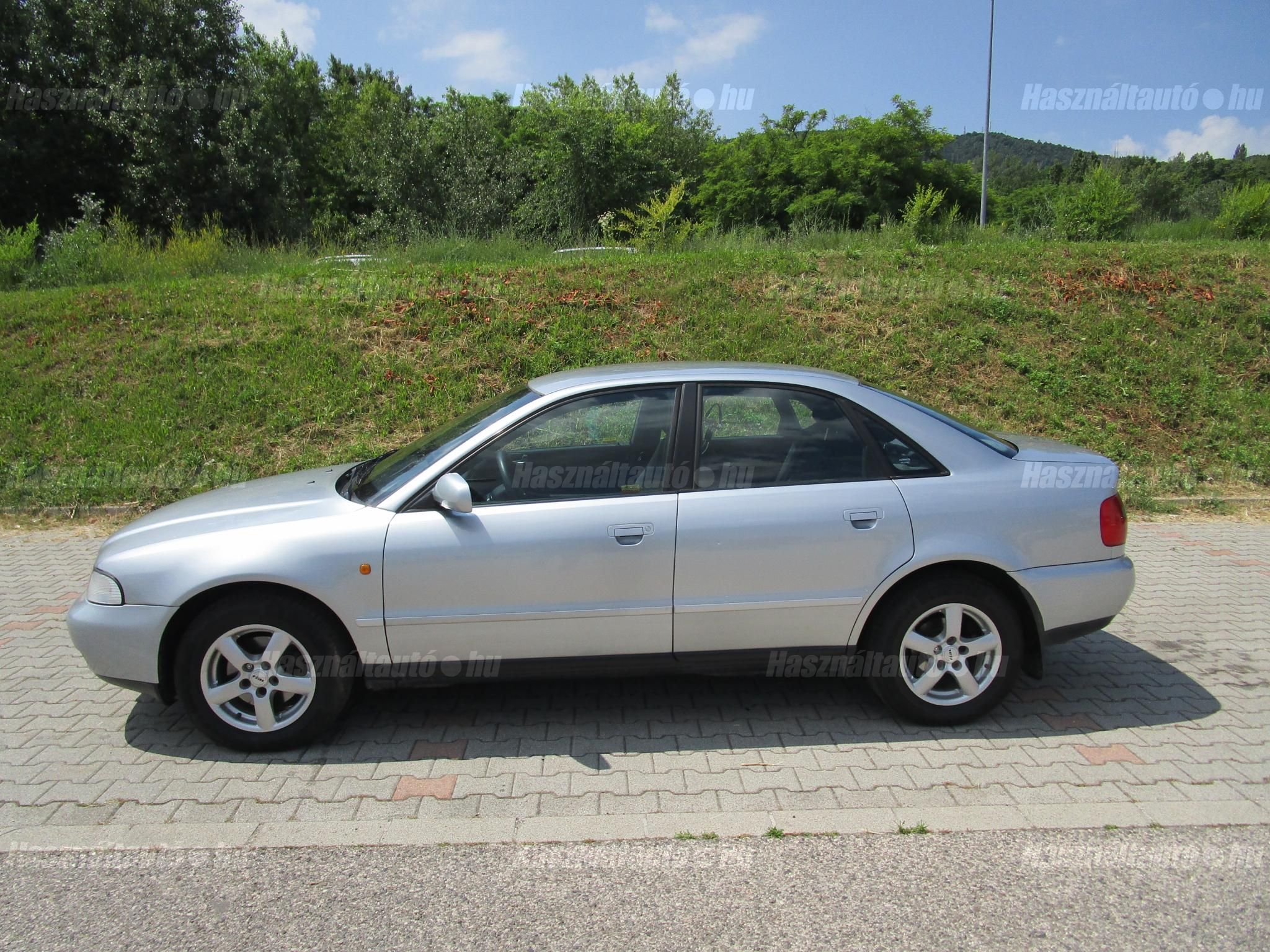 AUDI A4 1998/5 - 1