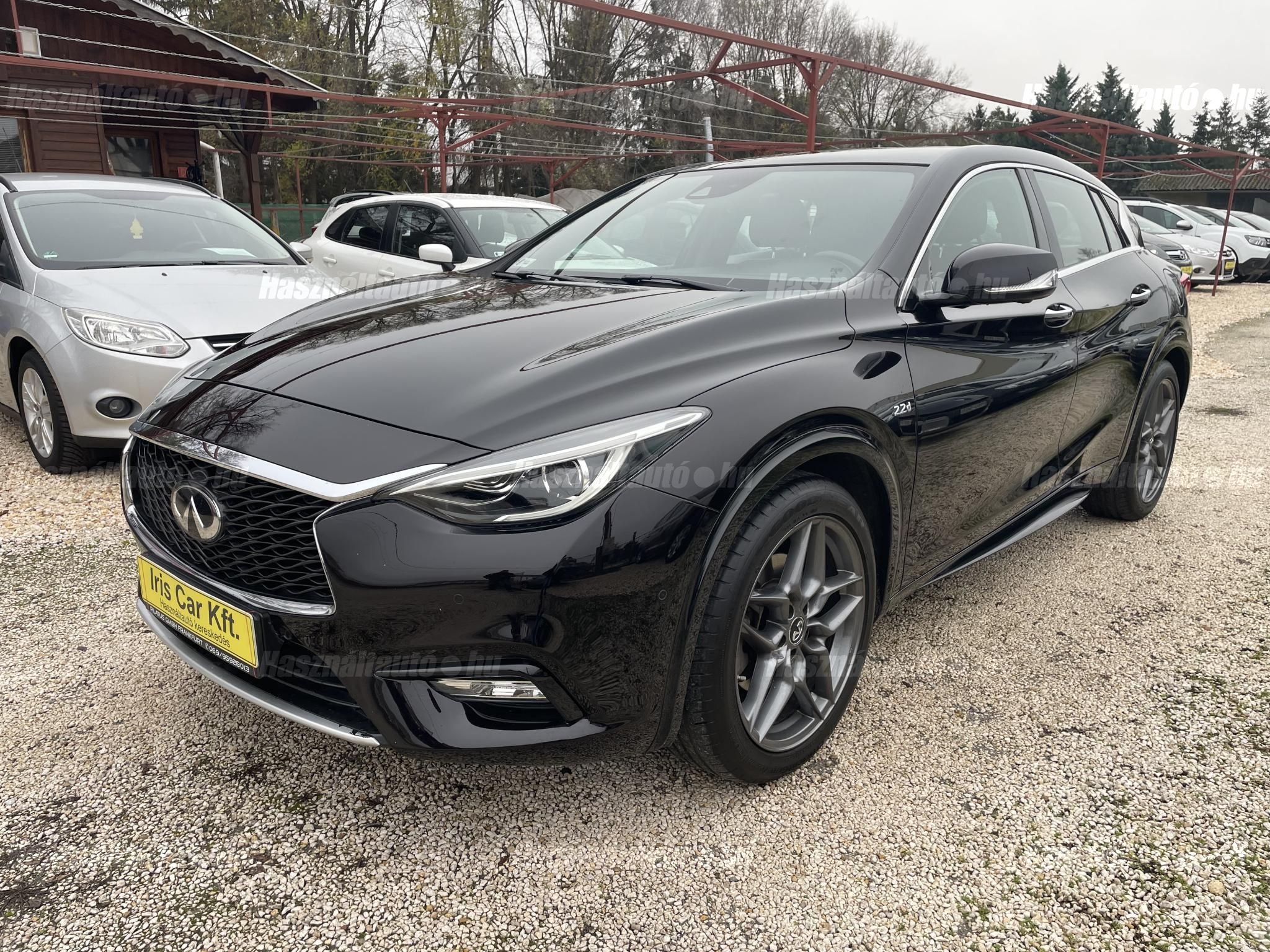 INFINITI Q30 2016/6 - 1