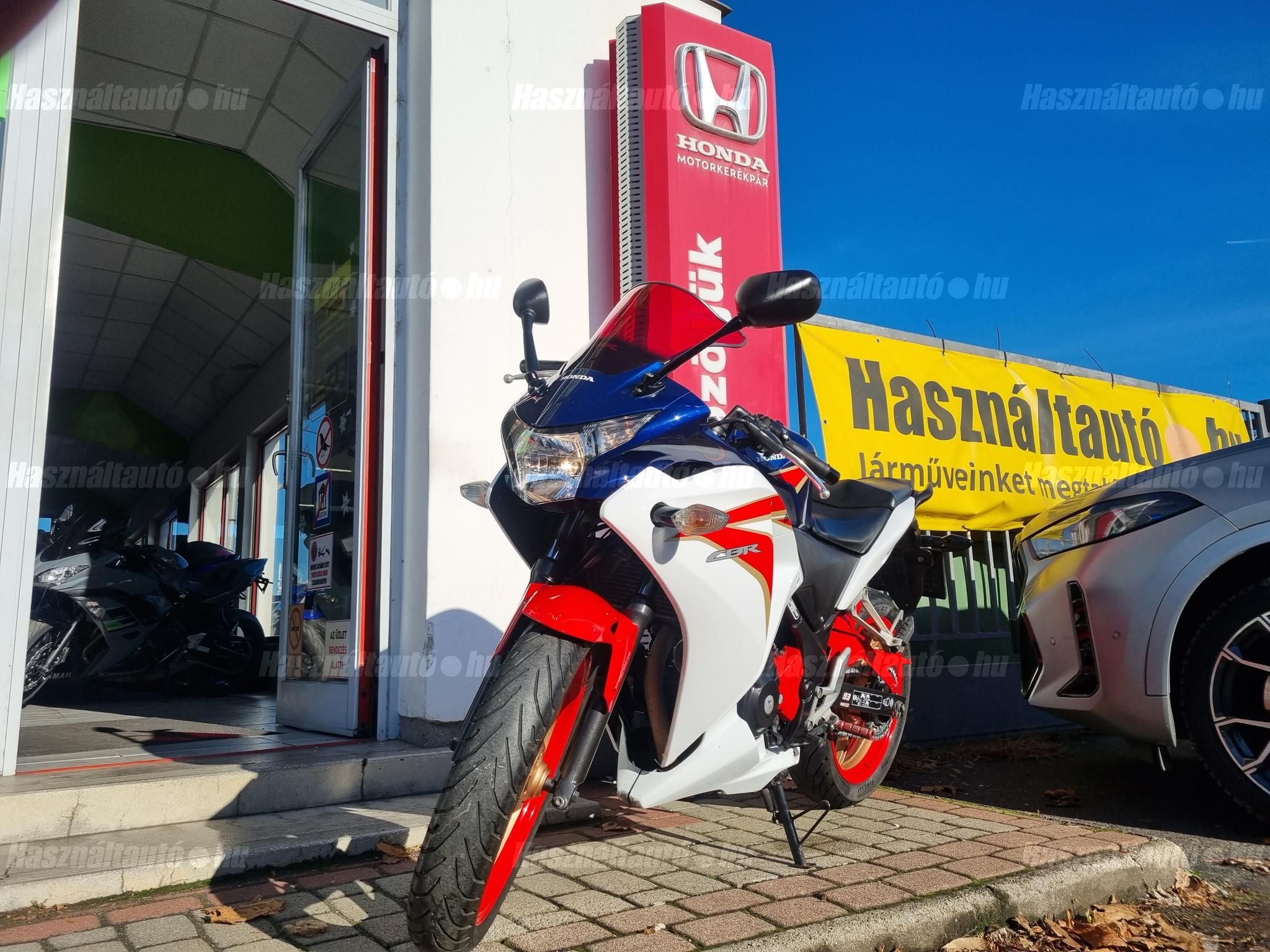 HONDA CBR 250R 2011 - 1