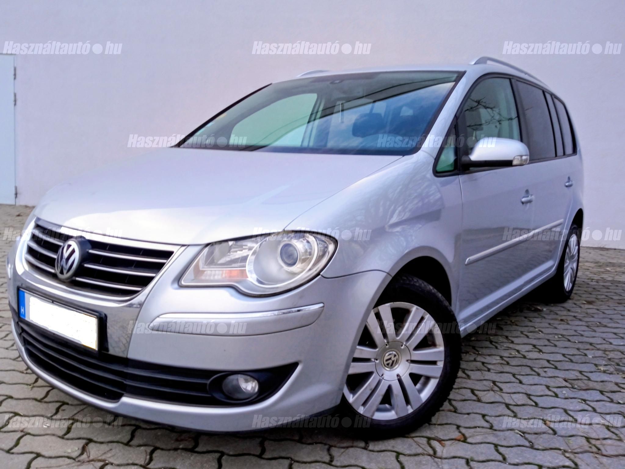 VOLKSWAGEN TOURAN 2010 - 1