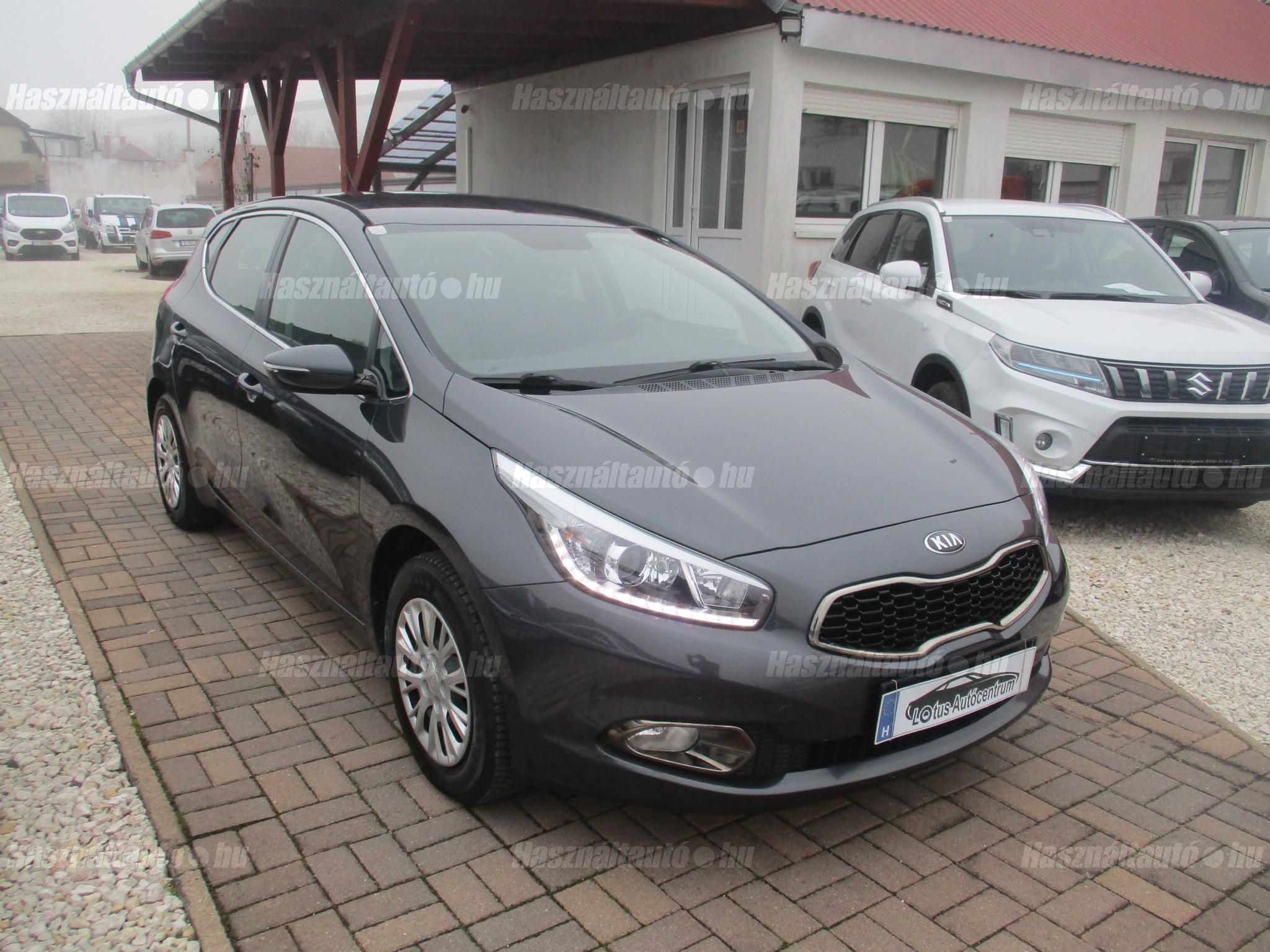 KIA CEE'D 2012/6 - 1