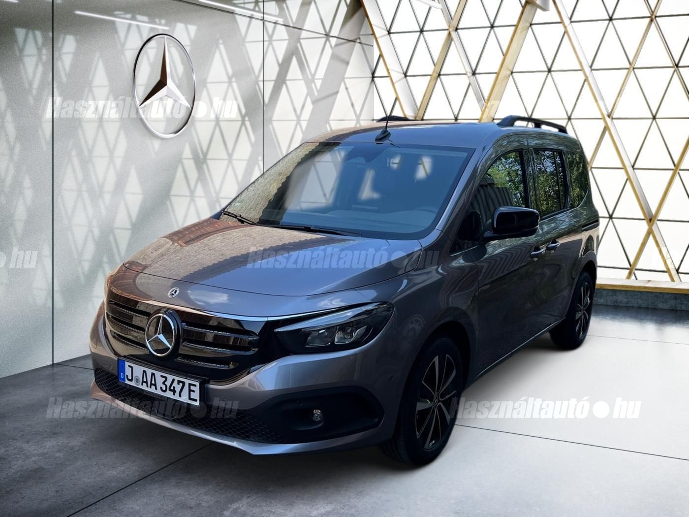 MERCEDES-BENZ EQT 2024 - 1