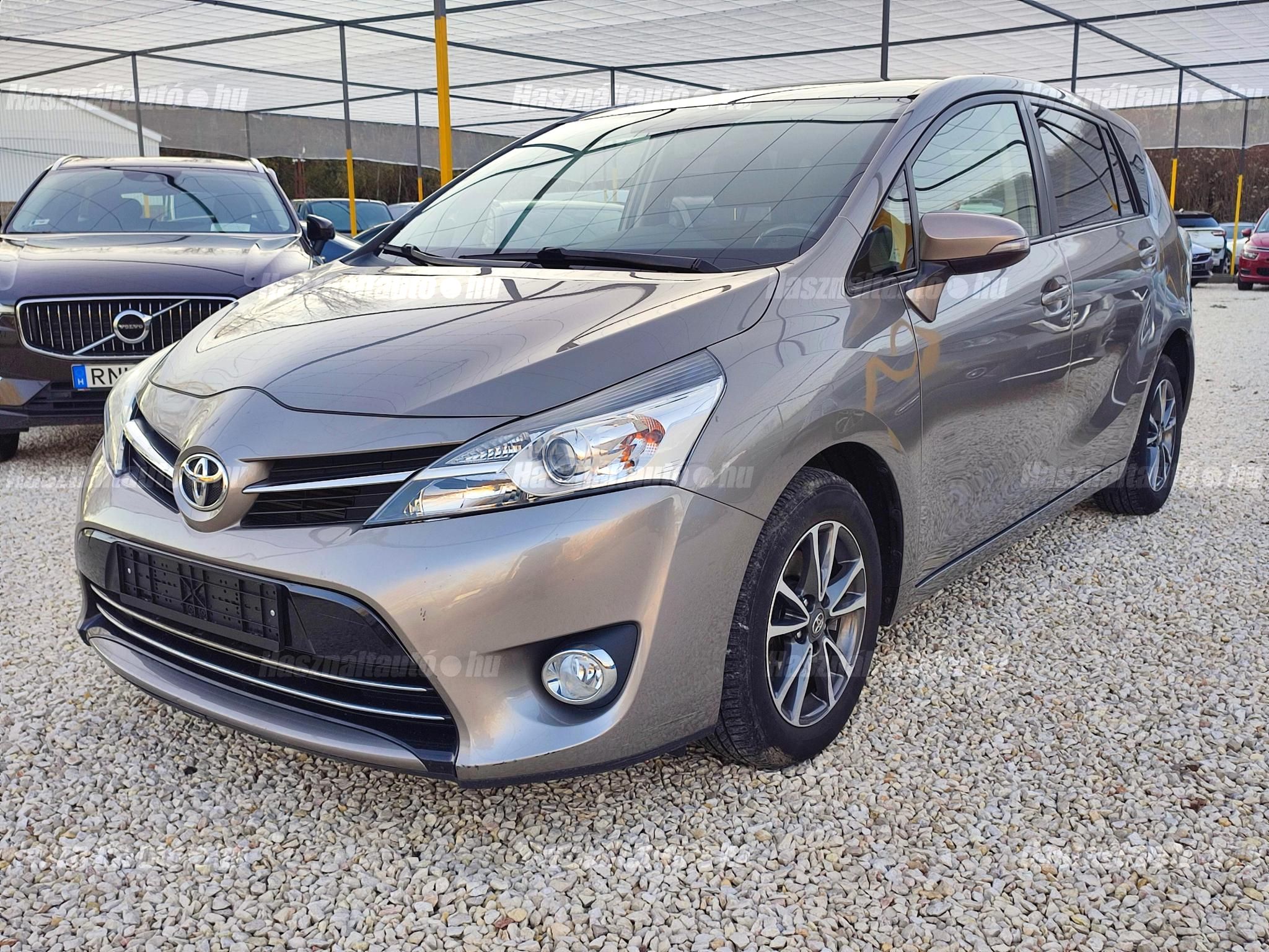 TOYOTA VERSO 2015/9 - 1