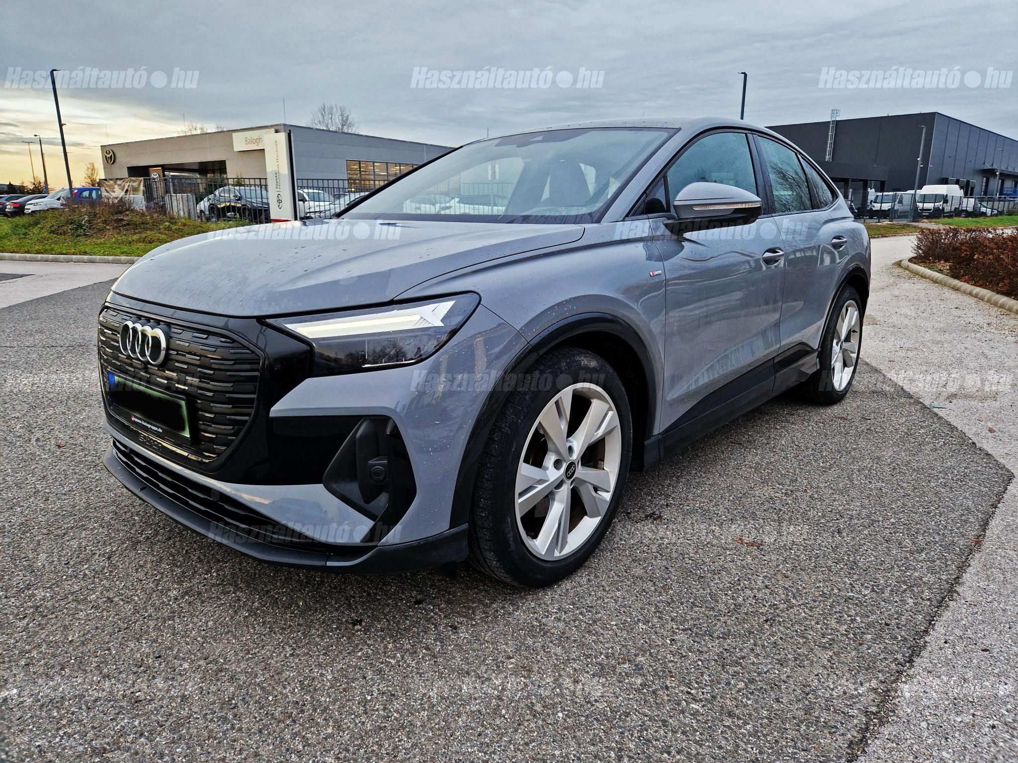 AUDI Q4 2022/8 - 1