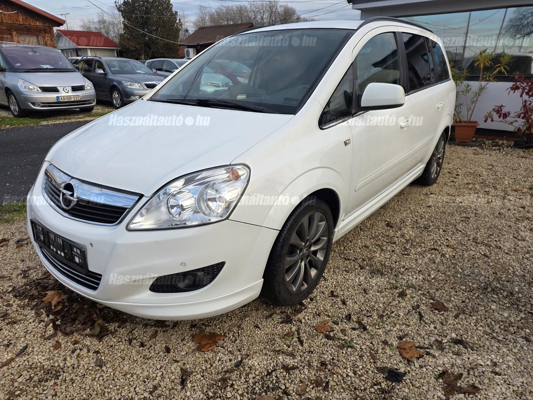 OPEL ZAFIRA B 2011 - 1