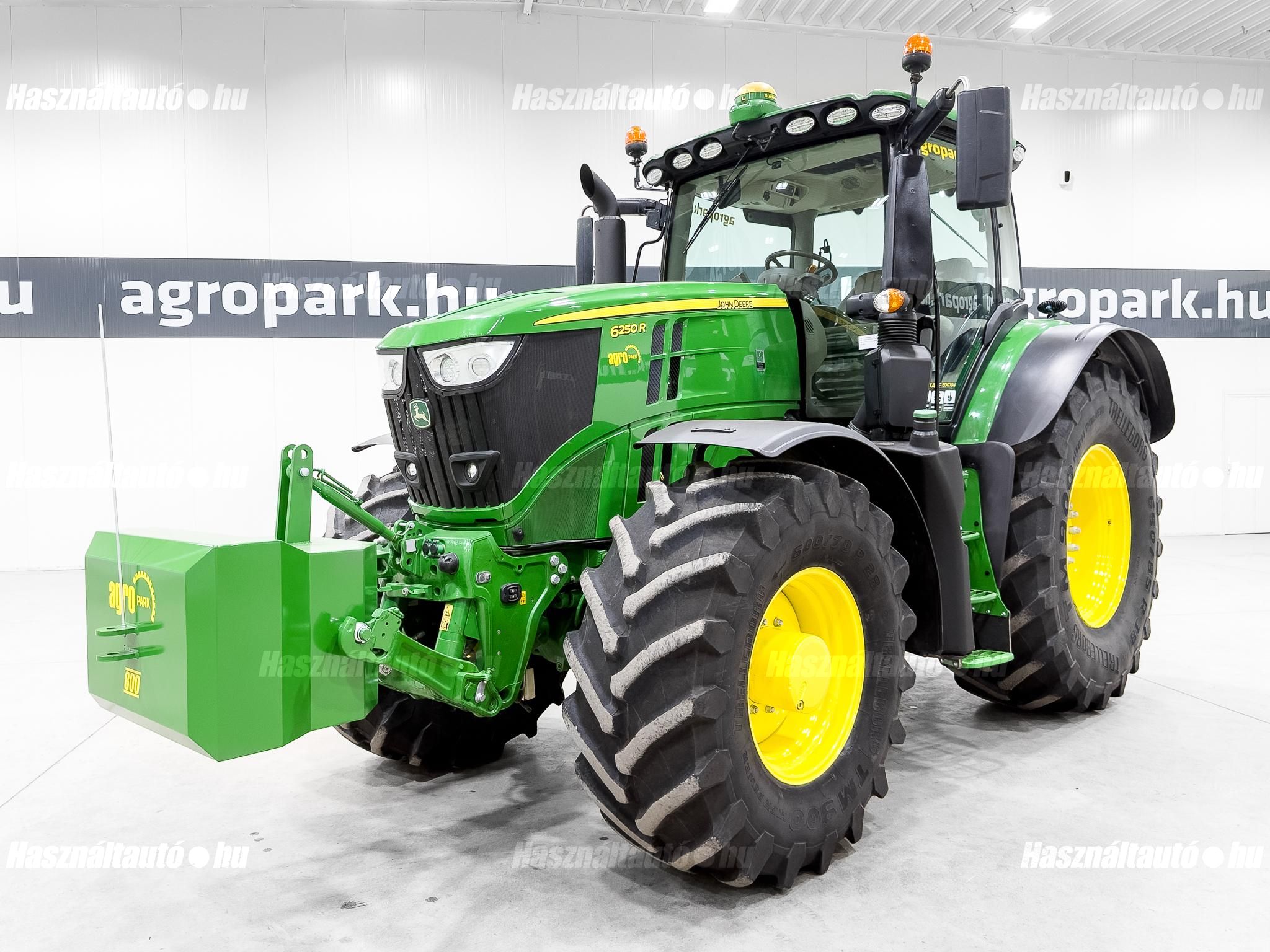 JOHN DEERE 2019 - 1