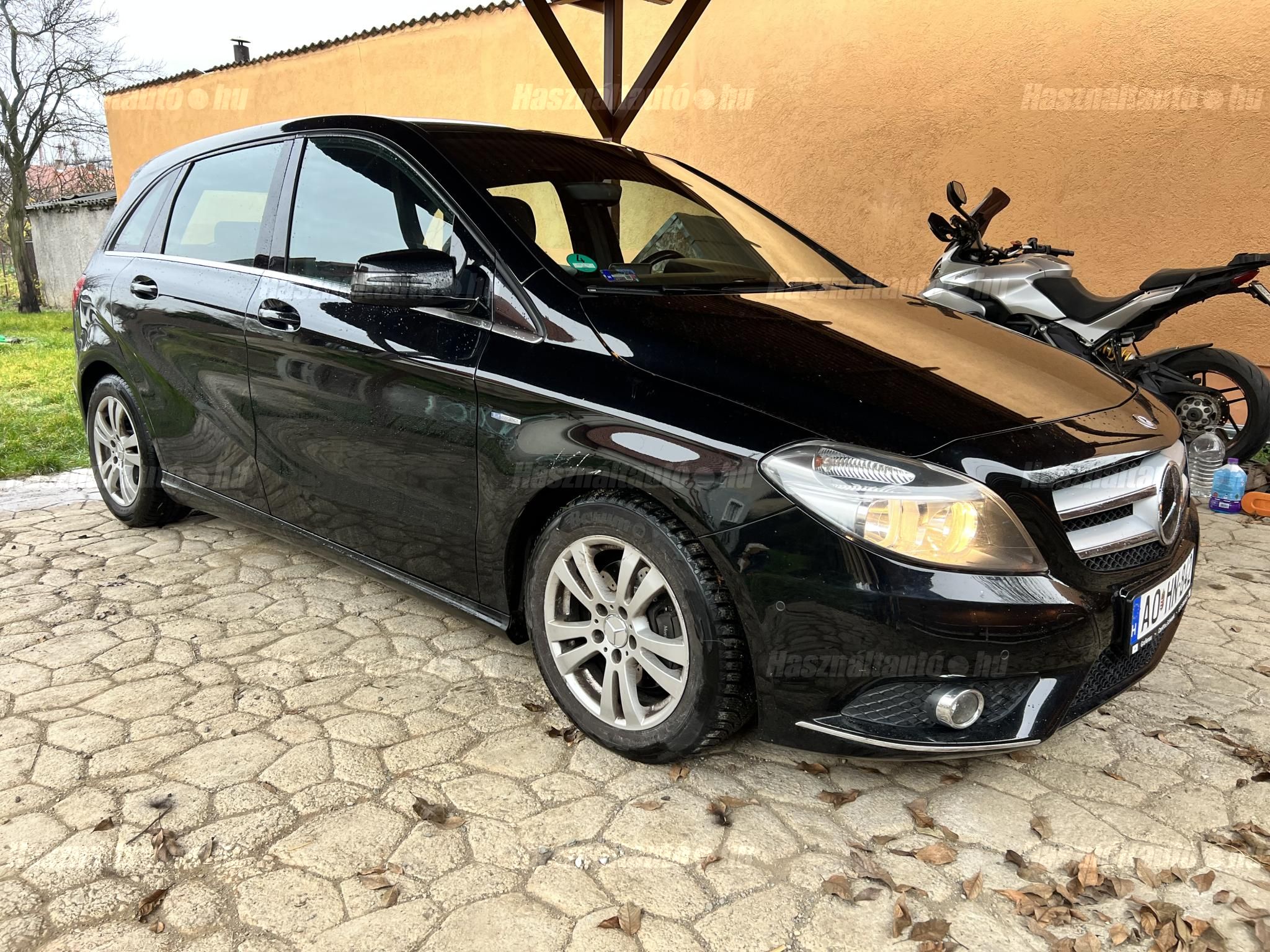 MERCEDES-BENZ B 180 2013/2 - 1