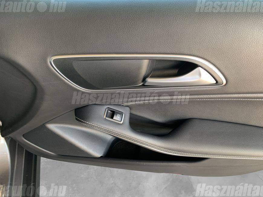 MERCEDES-BENZ GLA 200 2020 - 1