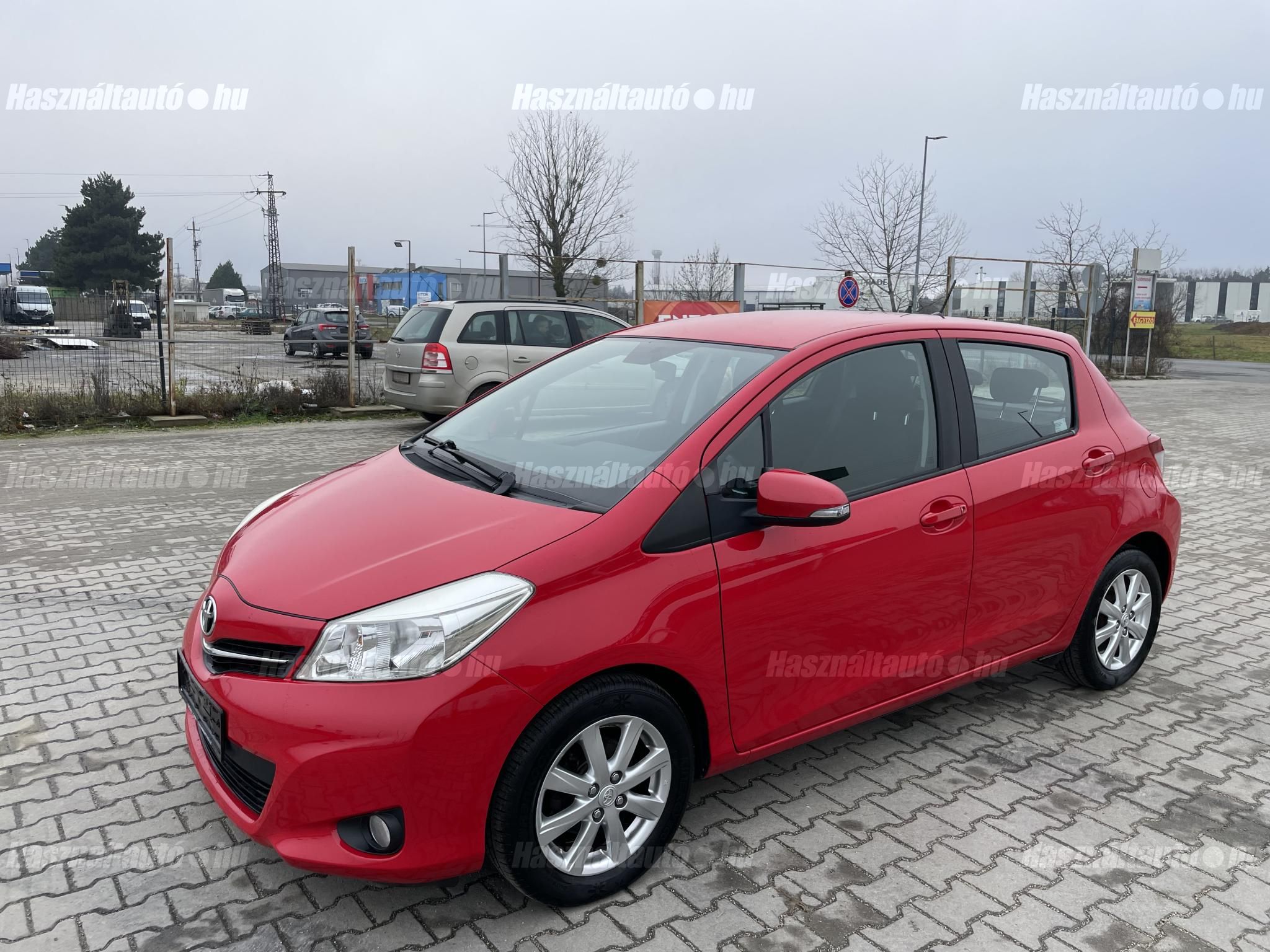 TOYOTA YARIS 2013/9 - 1