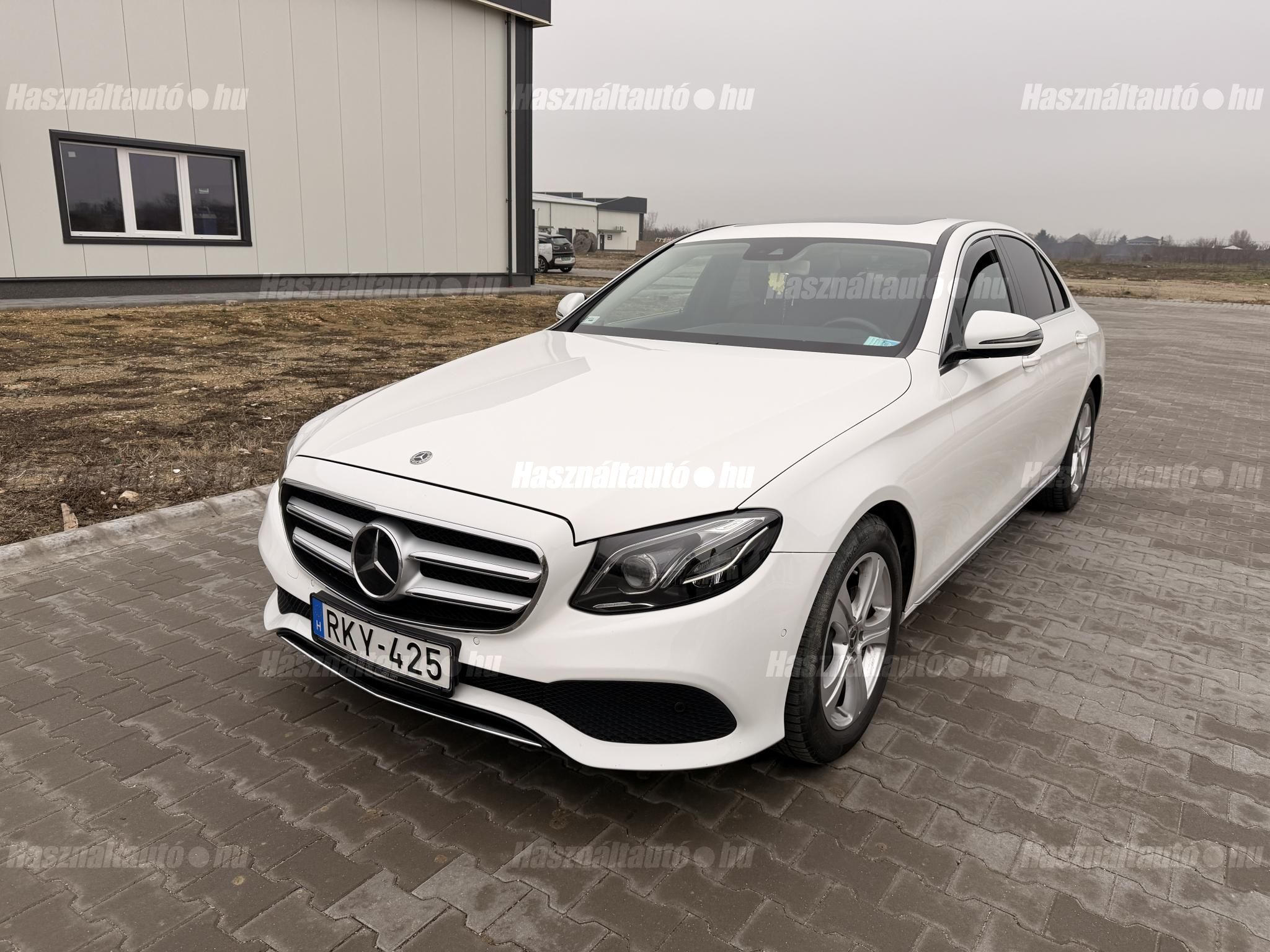 MERCEDES-BENZ E 220 2019 - 1