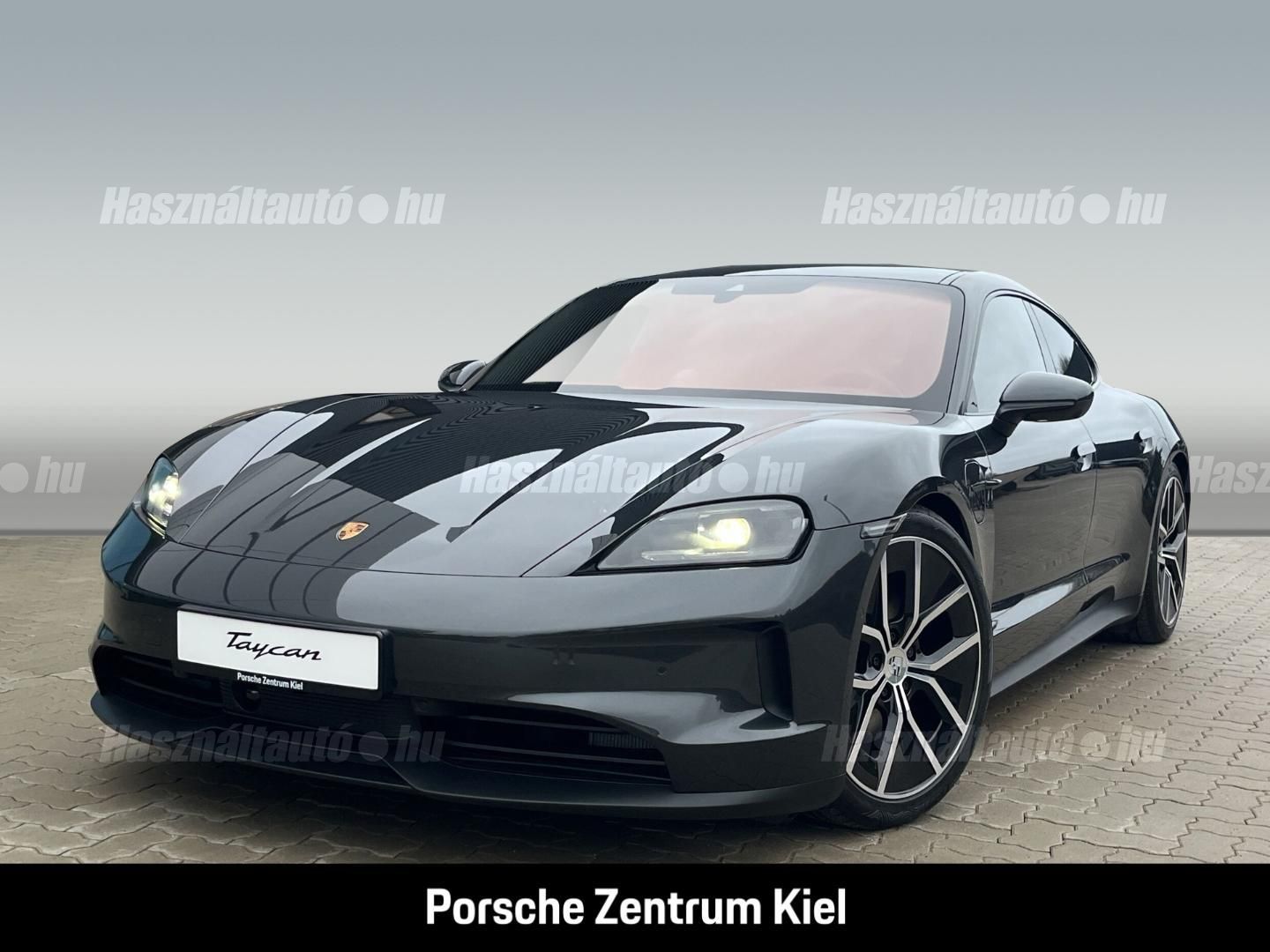 PORSCHE TAYCAN 2025 - 1
