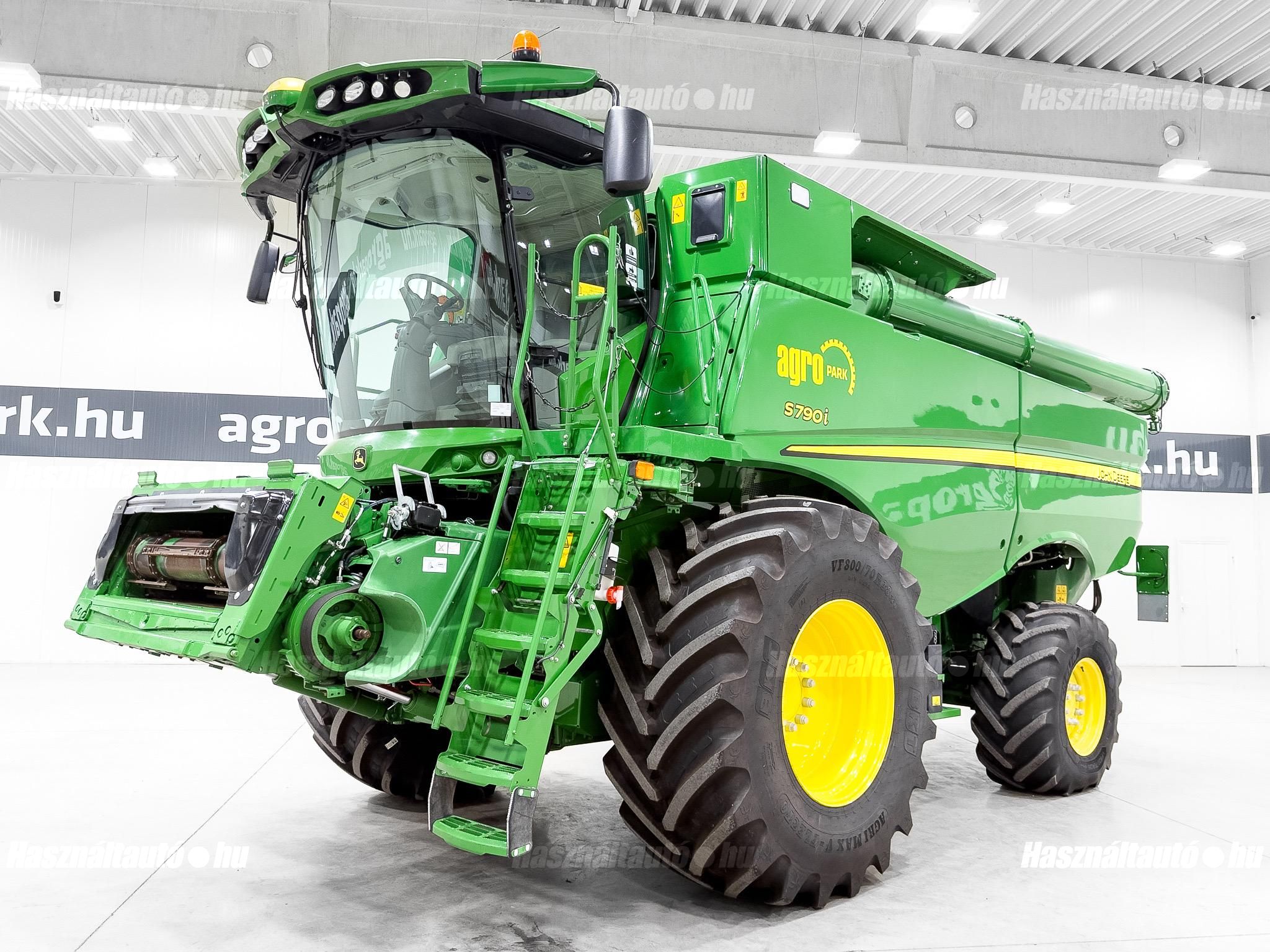 JOHN DEERE 2020 - 1