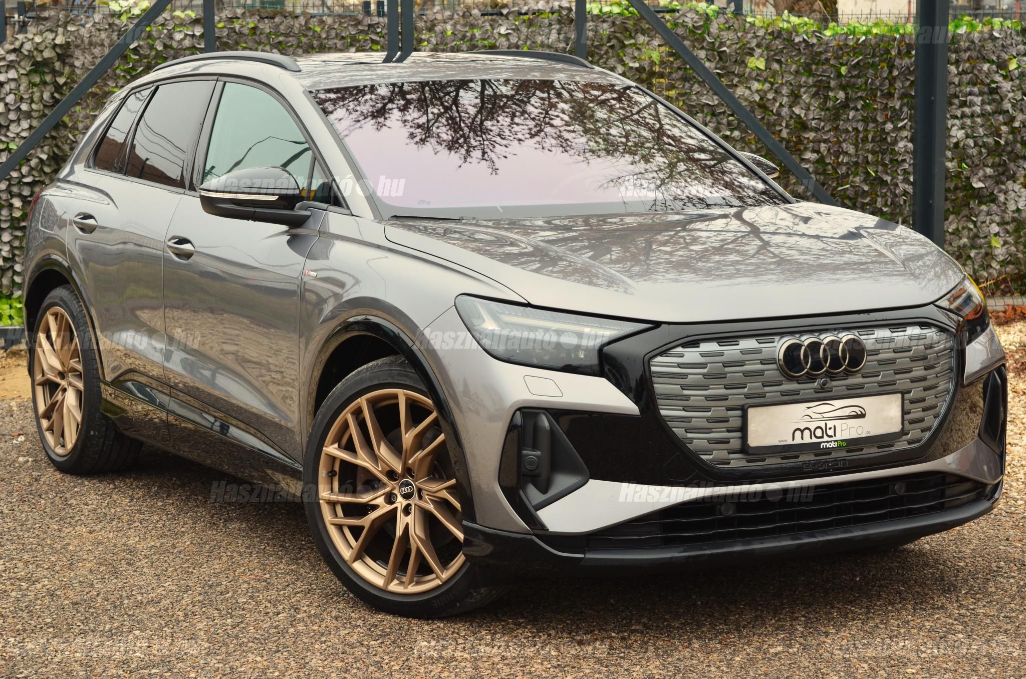 AUDI Q4 2022/10 - 1