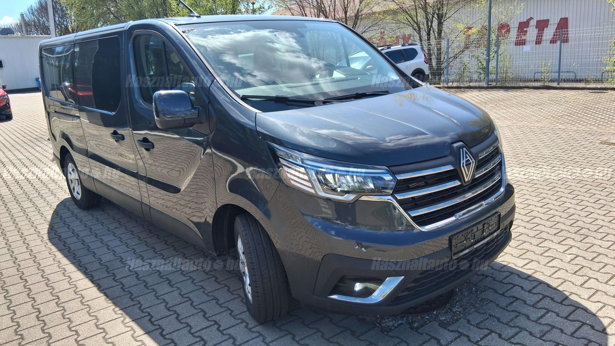 RENAULT TRAFIC 2025 - 1