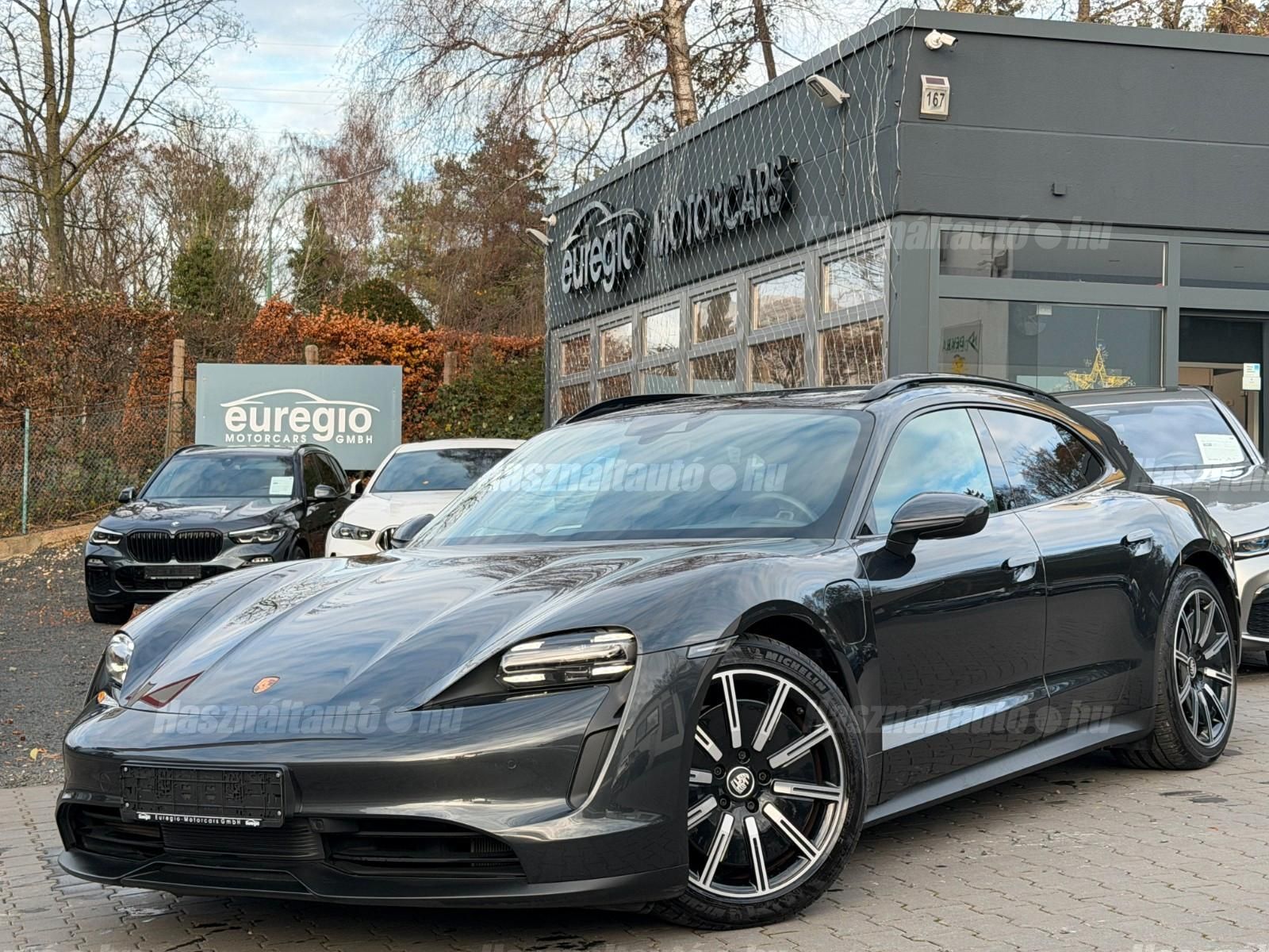 PORSCHE TAYCAN 2022 - 1