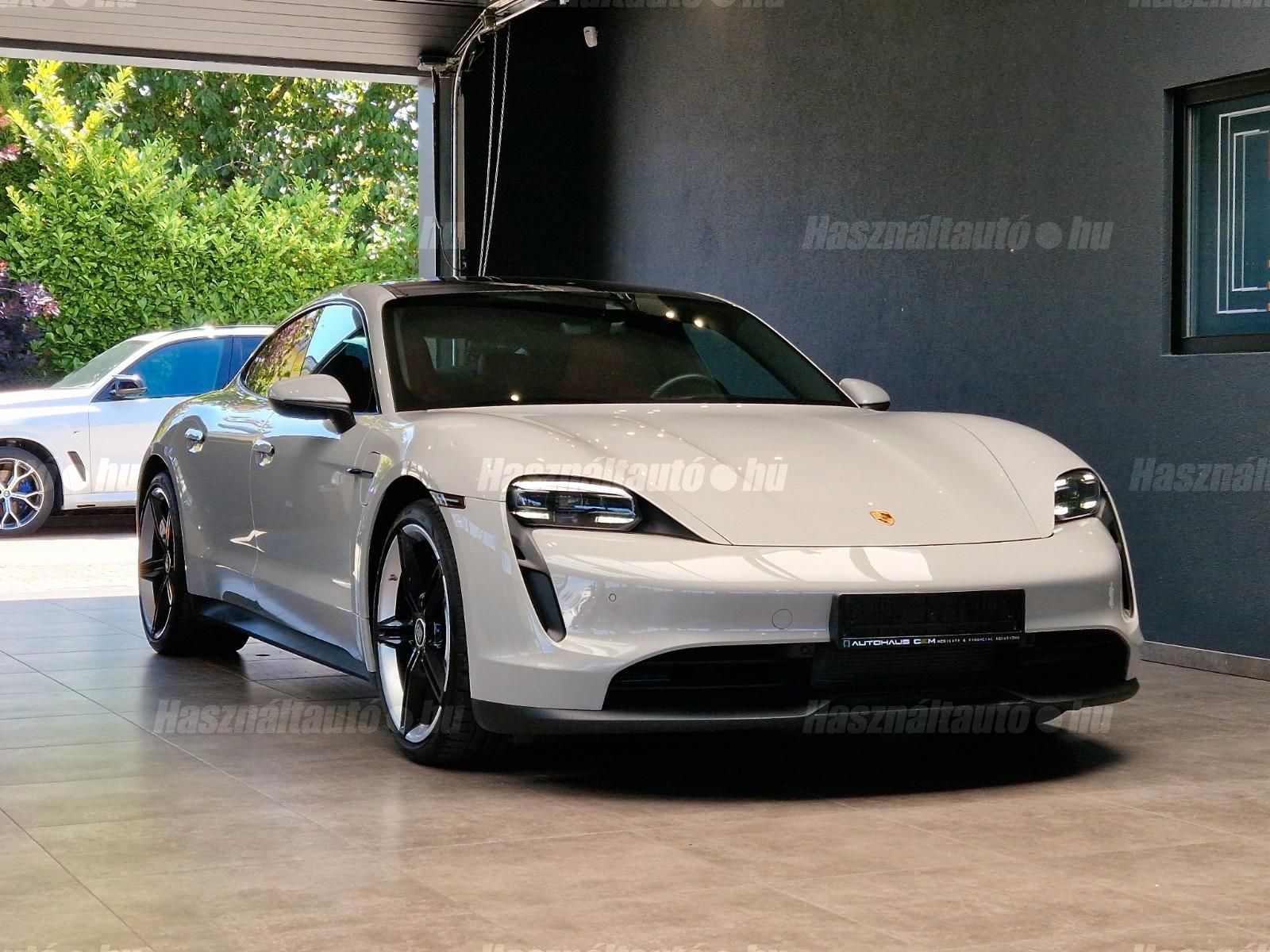 PORSCHE TAYCAN 2021 - 1