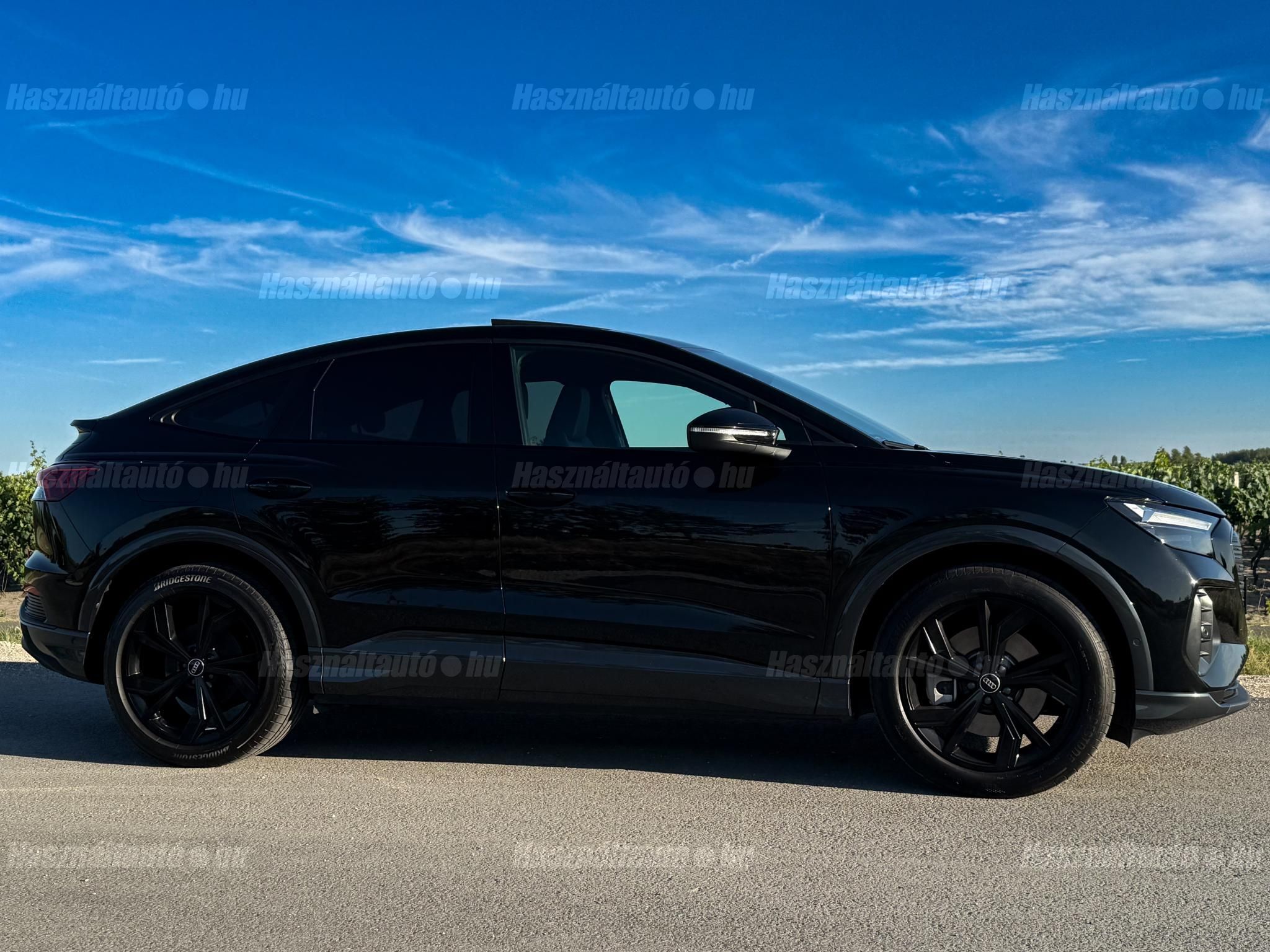 AUDI Q4 2022/12 - 1
