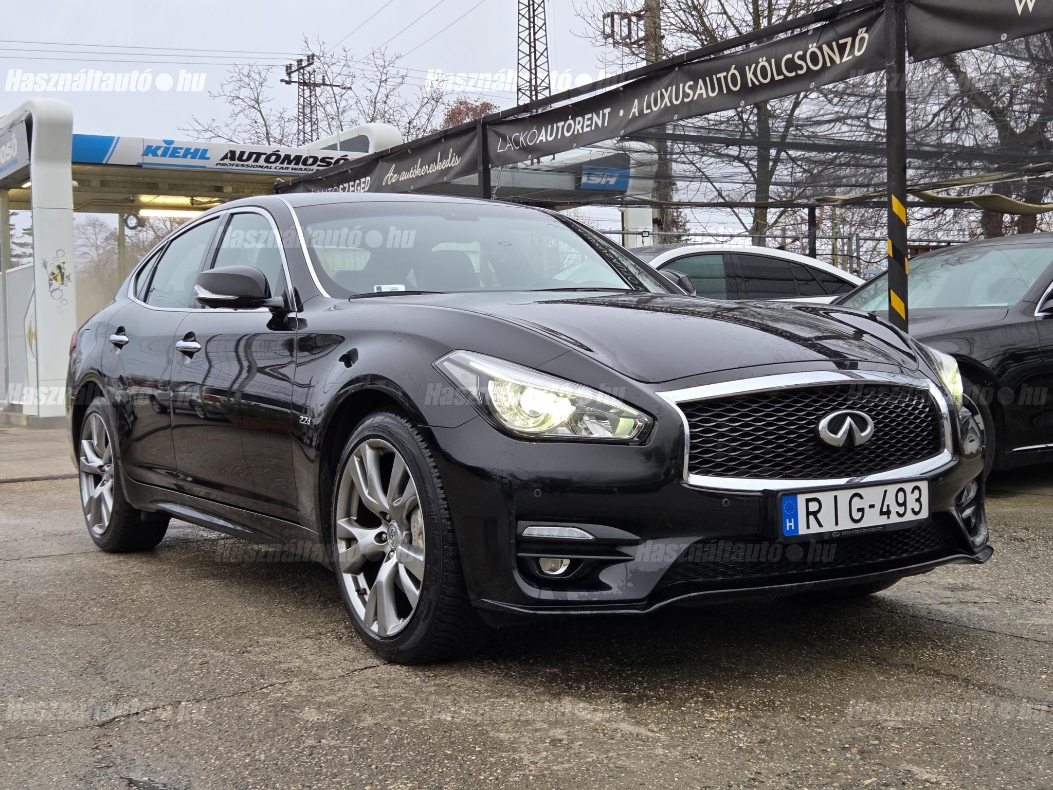 INFINITI Q70 2016/10 - 1