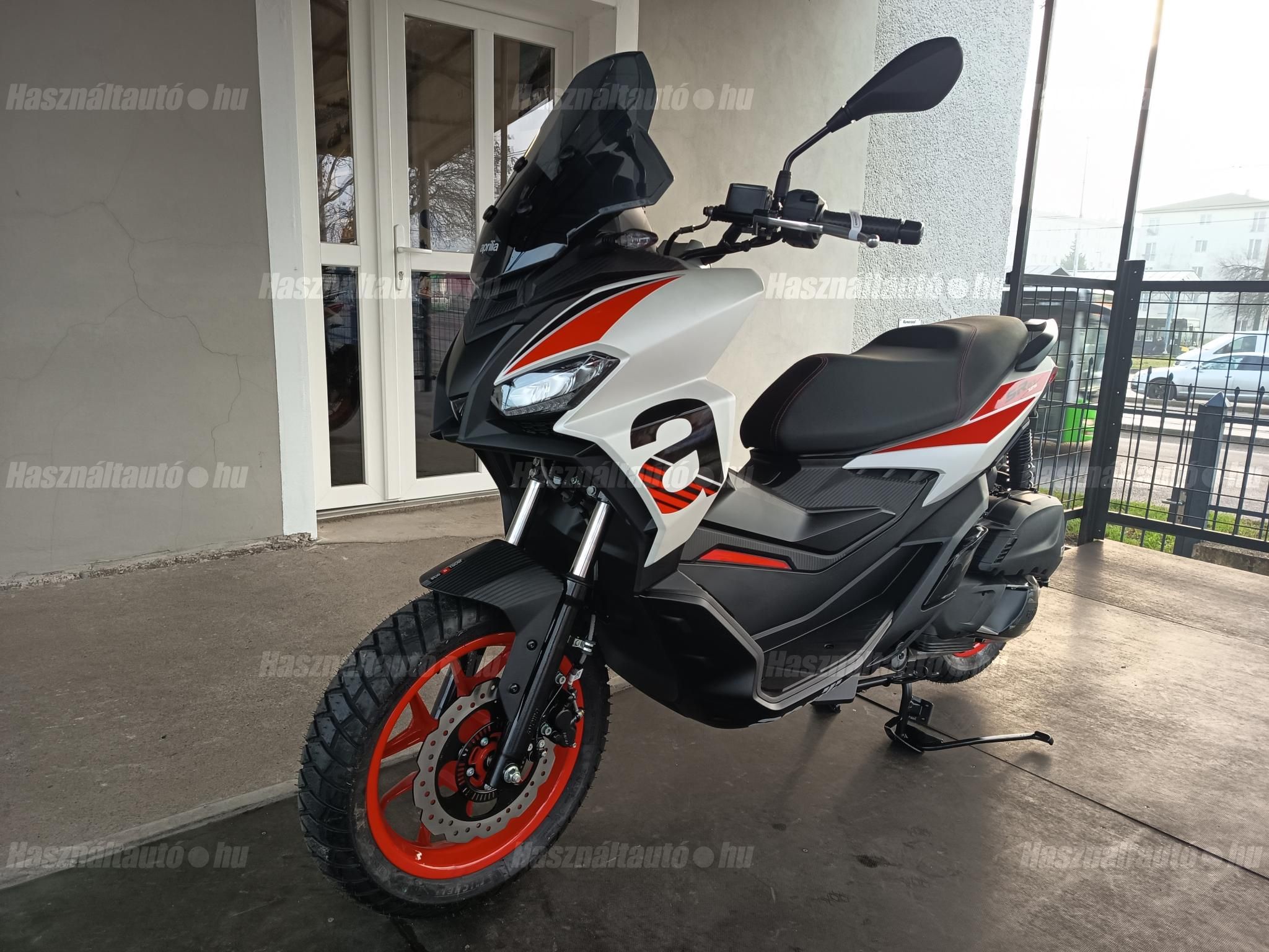 APRILIA SR GT 125 2025/12 - 1