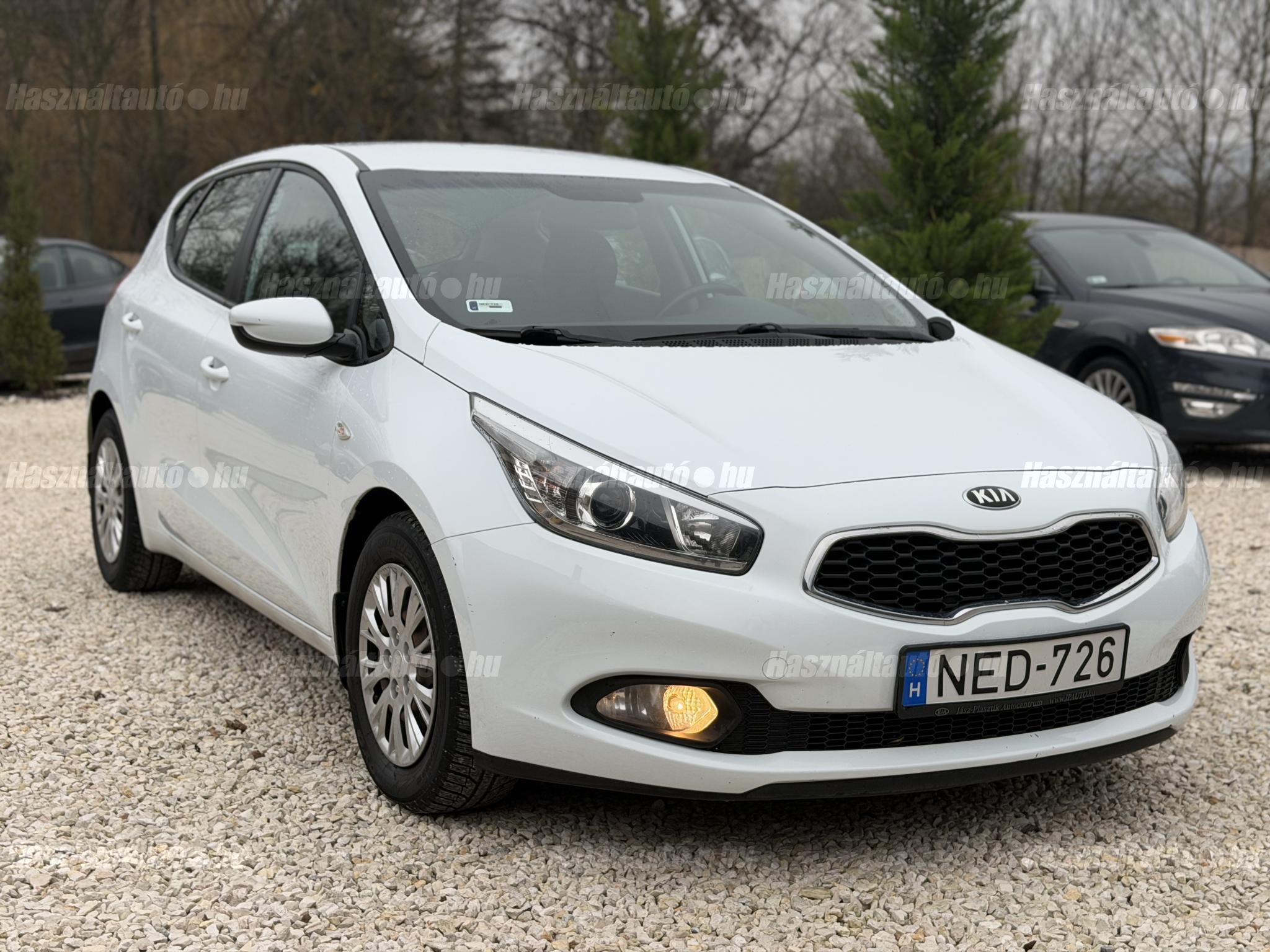 KIA CEE'D 2015/6 - 1