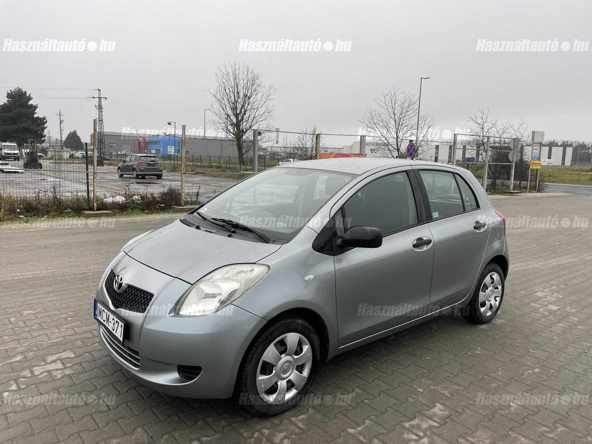 TOYOTA YARIS 2006/6 - 1